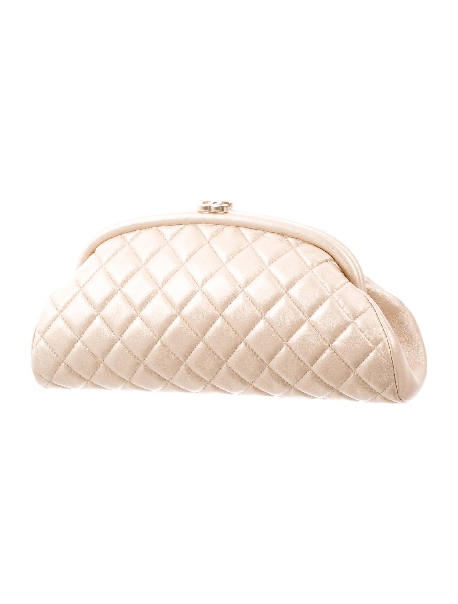 Chanel NEW Light Gold Nude Leather Evening Envelope Clutch Bag in Box

Leather 
Gold-tone hardware
Leather lining
Push-lock closure
Made in Italy
Measures 10.5