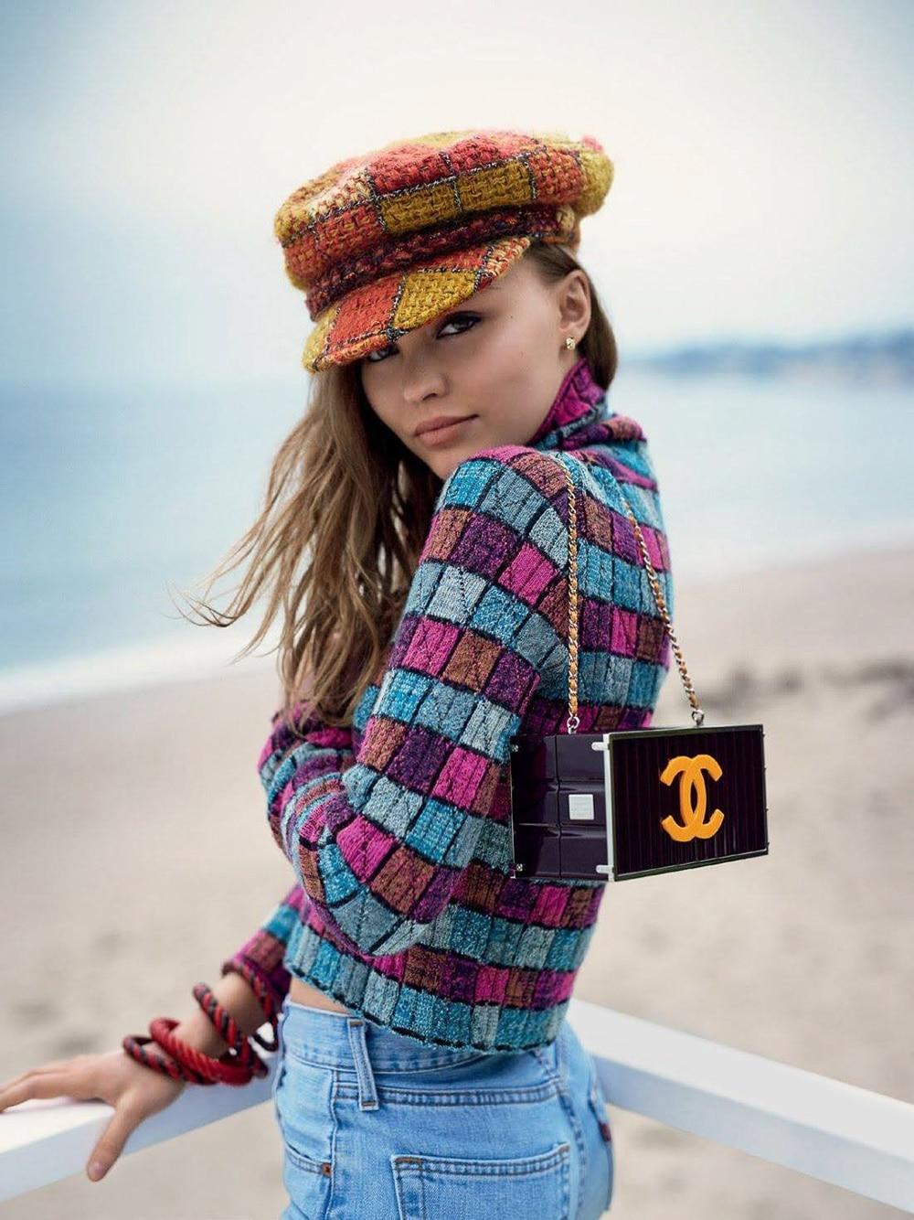 As seen on Lily Rose Depp on VOGUE Cover!
New famous Chanel angora knit dress from Runway of Paris / HAMBURG Collection, 2018 Metiers d'Art
As seen on many celebs!
- CC logo buttons
- colours and detail like a masterpiece
Size mark 34 fr, condition