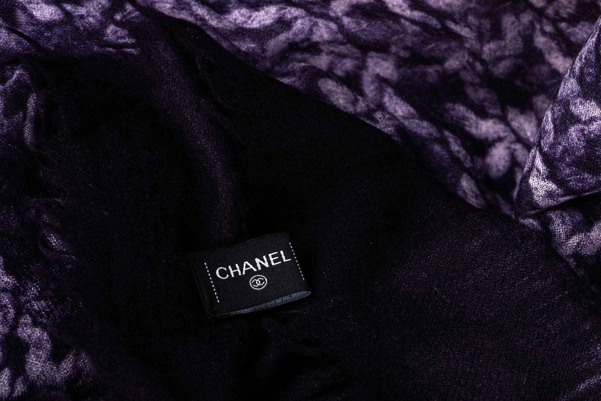 Chanel New Logo Purple Cashmere Shawl In New Condition For Sale In West Hollywood, CA