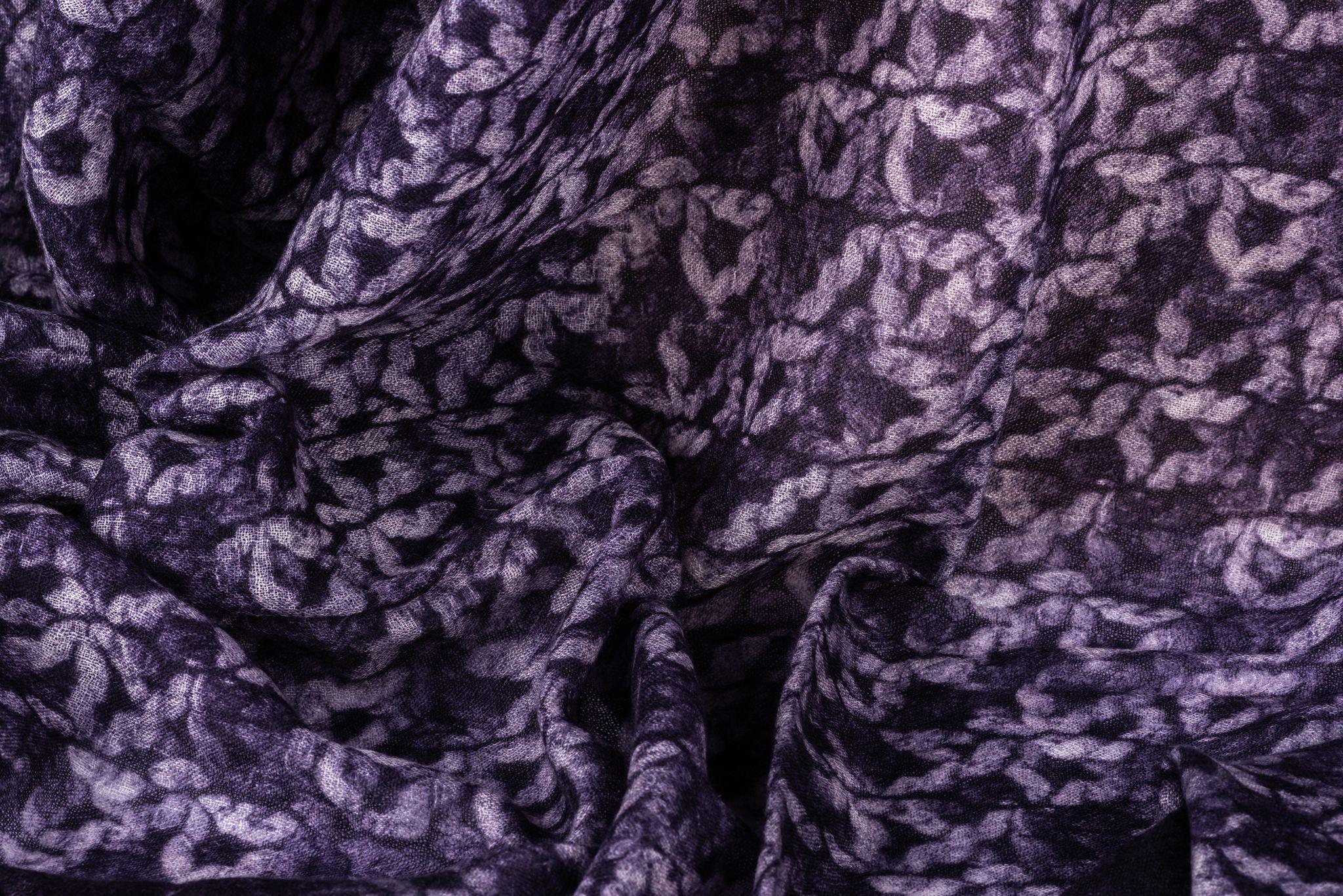 Chanel New Logo Châle en cachemire violet en vente 1
