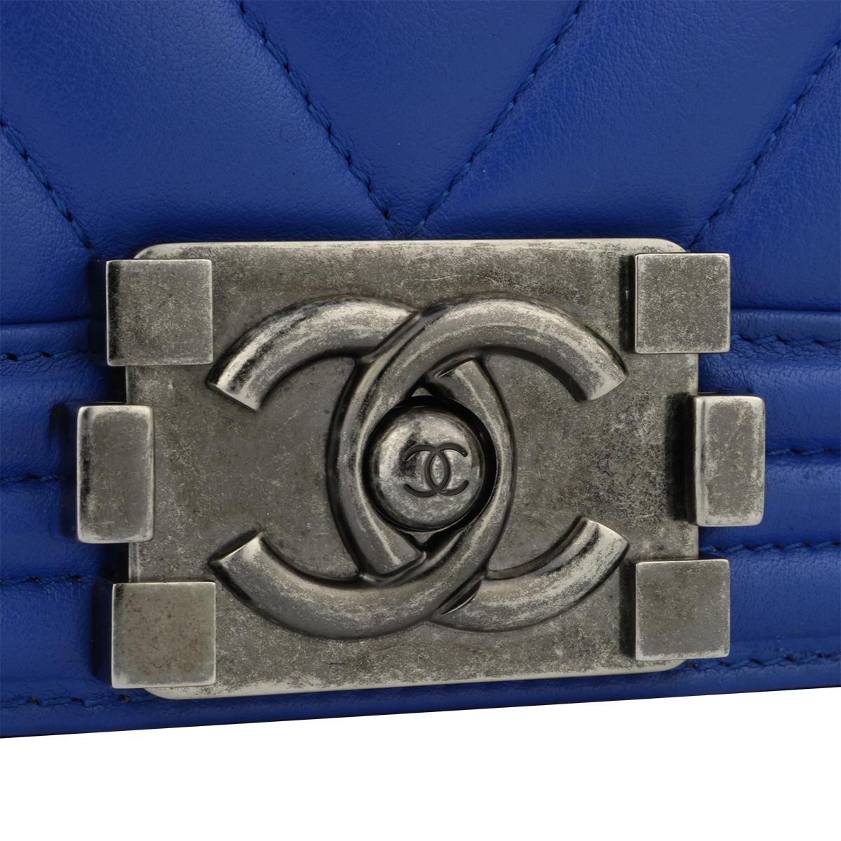 CHANEL New Medium Chevron Boy Blue Calfskin with Ruthenium Hardware 2016 In Excellent Condition In Huddersfield, GB