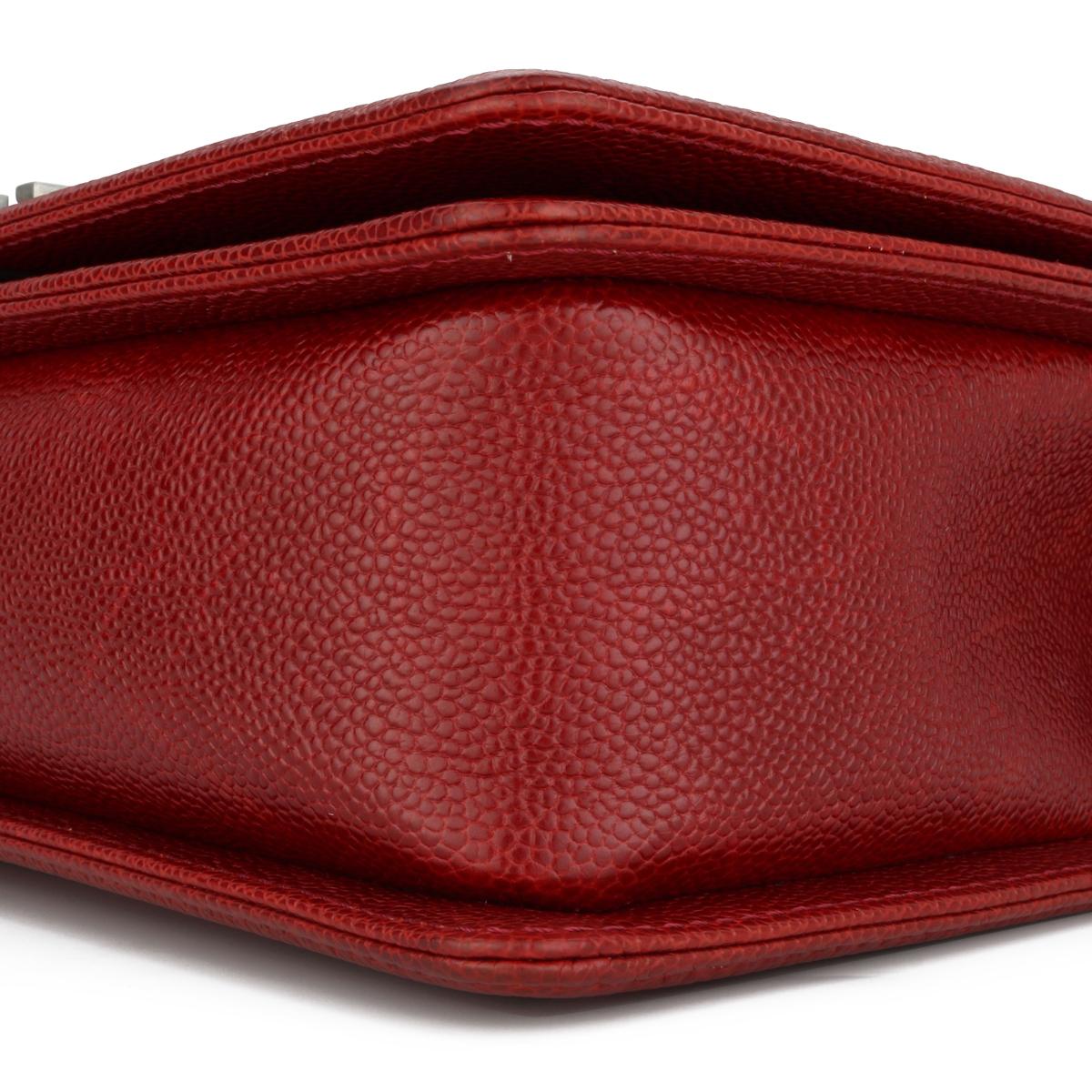 CHANEL Nuevo Bolso Chico Acolchado Mediano en Caviar Rojo Oscuro con Herrajes de Rutenio 14B en venta 5