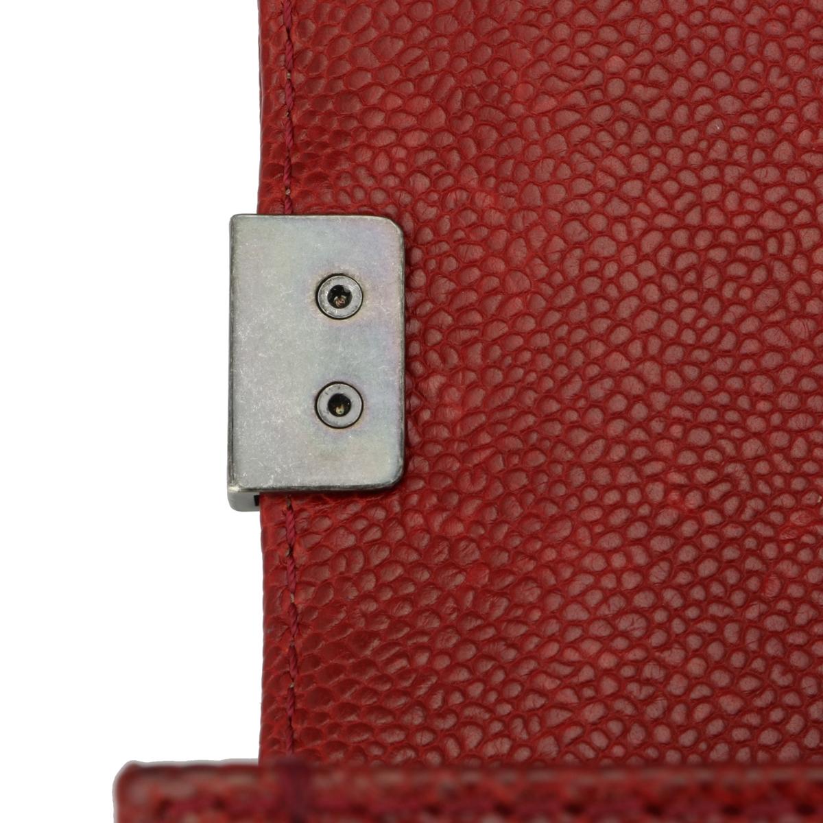 CHANEL Nuevo Bolso Chico Acolchado Mediano en Caviar Rojo Oscuro con Herrajes de Rutenio 14B en venta 9