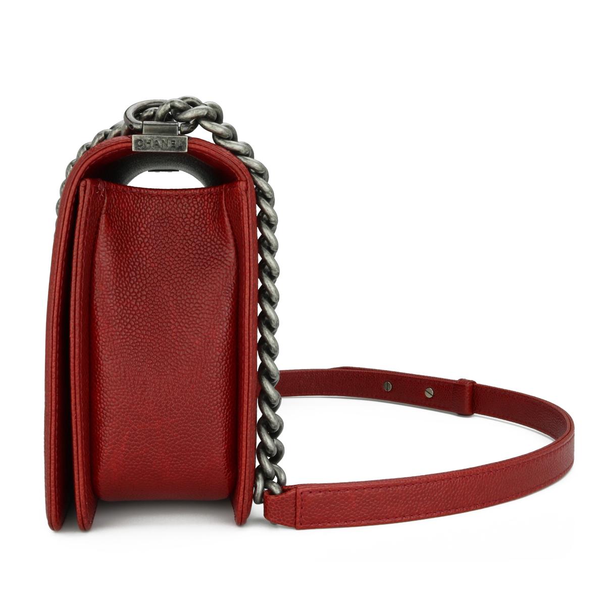 CHANEL Nuevo Bolso Chico Acolchado Mediano en Caviar Rojo Oscuro con Herrajes de Rutenio 14B en venta 1