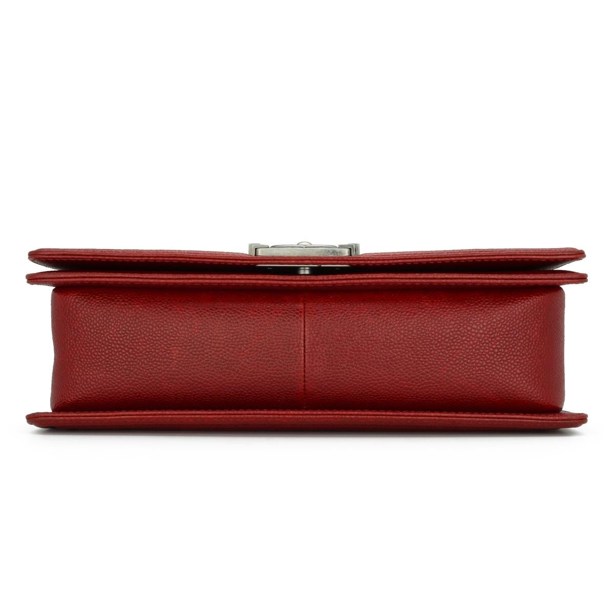 CHANEL Nuevo Bolso Chico Acolchado Mediano en Caviar Rojo Oscuro con Herrajes de Rutenio 14B en venta 3
