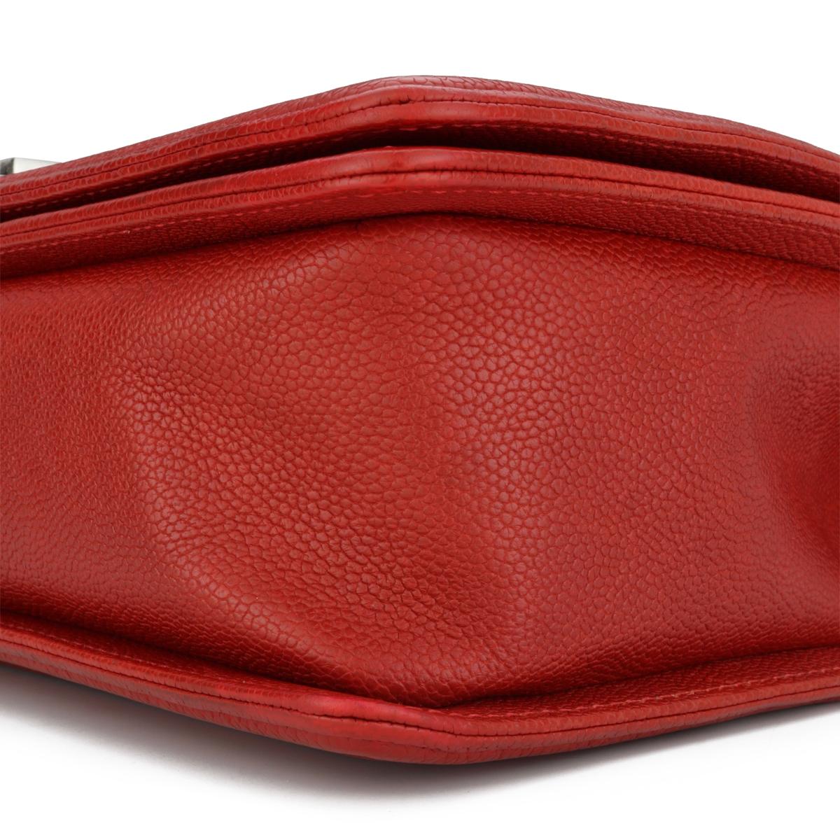 CHANEL Nuevo Bolso Chico Acolchado Mediano en Caviar Rojo con Herrajes de Rutenio 2016 en venta 6