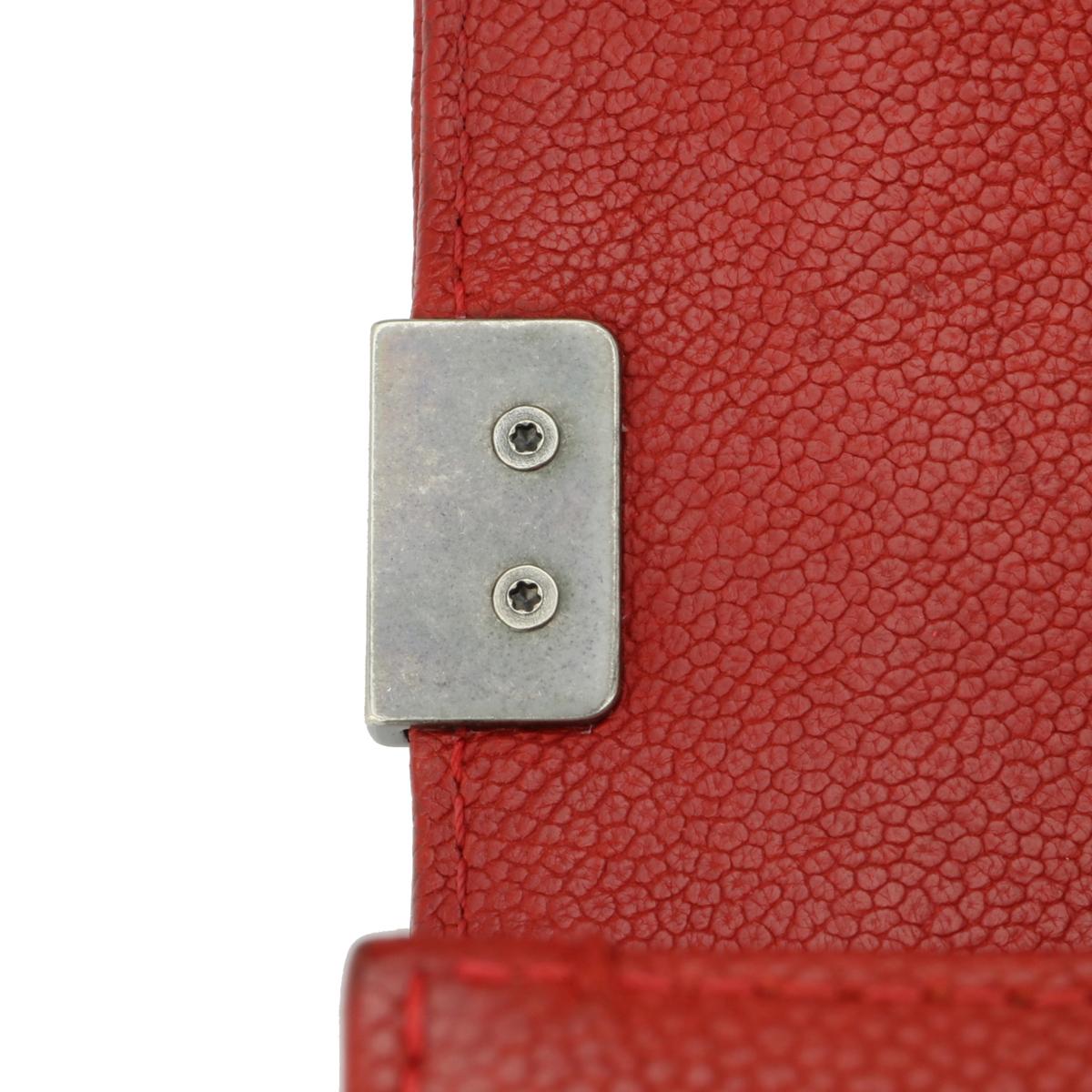 CHANEL Nuevo Bolso Chico Acolchado Mediano en Caviar Rojo con Herrajes de Rutenio 2016 en venta 10