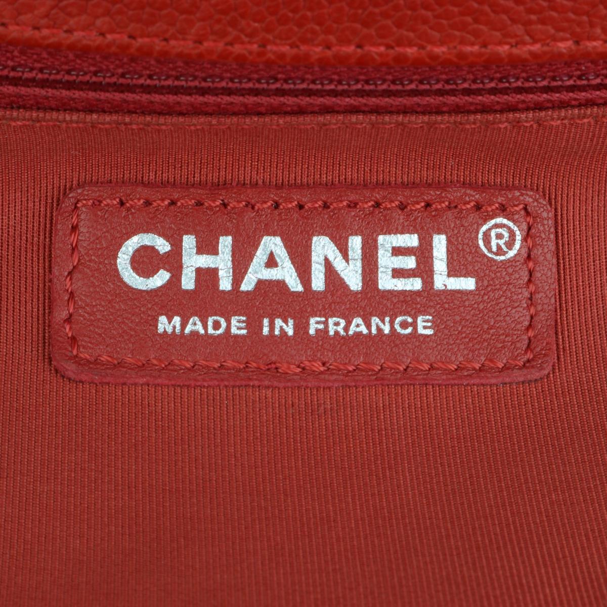 CHANEL Neue Medium gesteppte Boy Bag in Rot Kaviar mit Rutheniumbeschlägen 2016 im Angebot 12