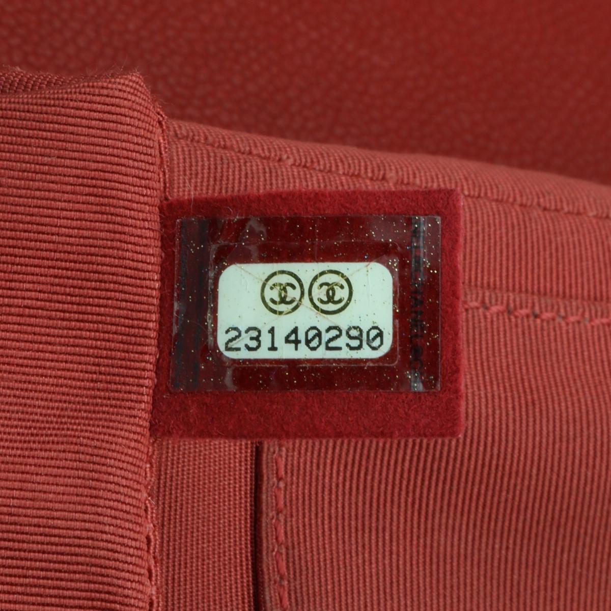CHANEL Nuevo Bolso Chico Acolchado Mediano en Caviar Rojo con Herrajes de Rutenio 2016 en venta 13