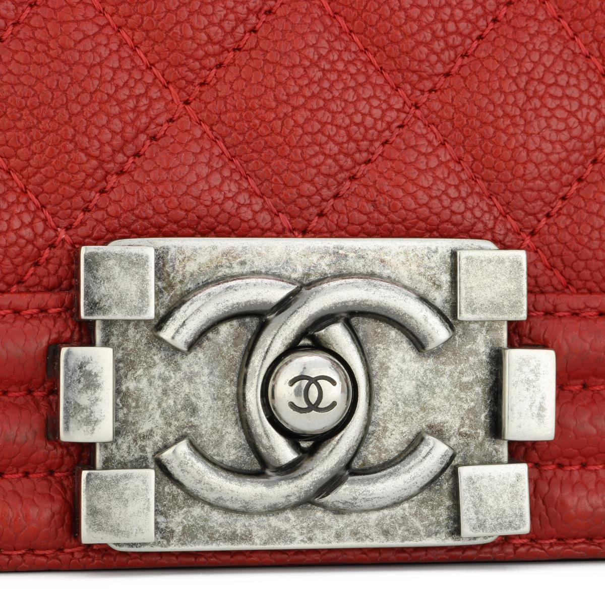 Femenino o masculino CHANEL Nuevo Bolso Chico Acolchado Mediano en Caviar Rojo con Herrajes de Rutenio 2016 en venta