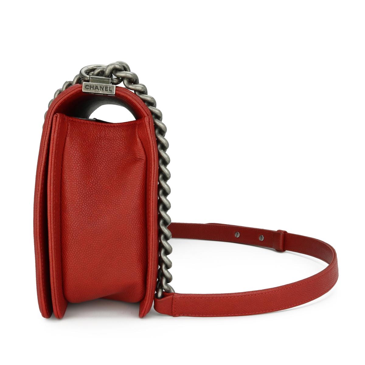 CHANEL Nuevo Bolso Chico Acolchado Mediano en Caviar Rojo con Herrajes de Rutenio 2016 en venta 2