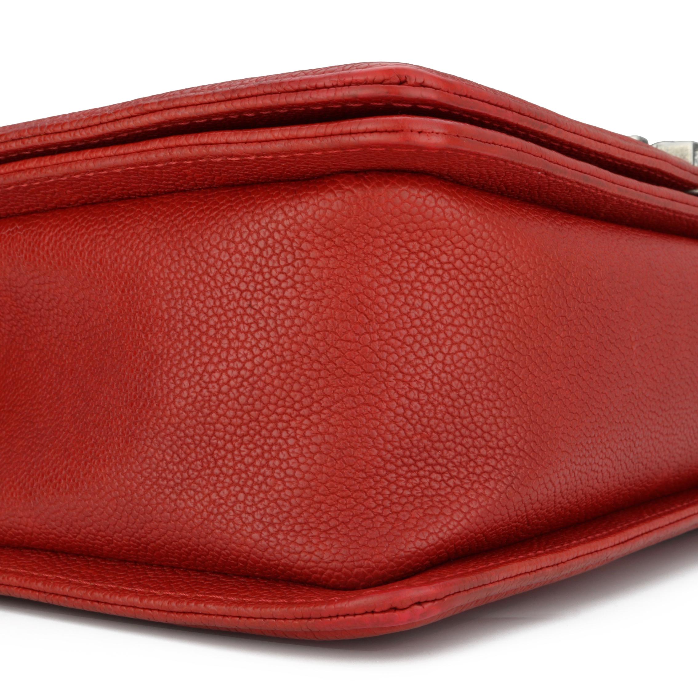 CHANEL Nuevo Bolso Chico Acolchado Mediano en Caviar Rojo con Herrajes de Rutenio 2016 en venta 5
