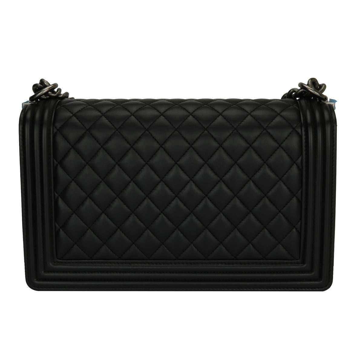 CHANEL New Medium Quilted Boy Black Lambskin with Ruthenium Hardware 2016 In Excellent Condition In Huddersfield, GB