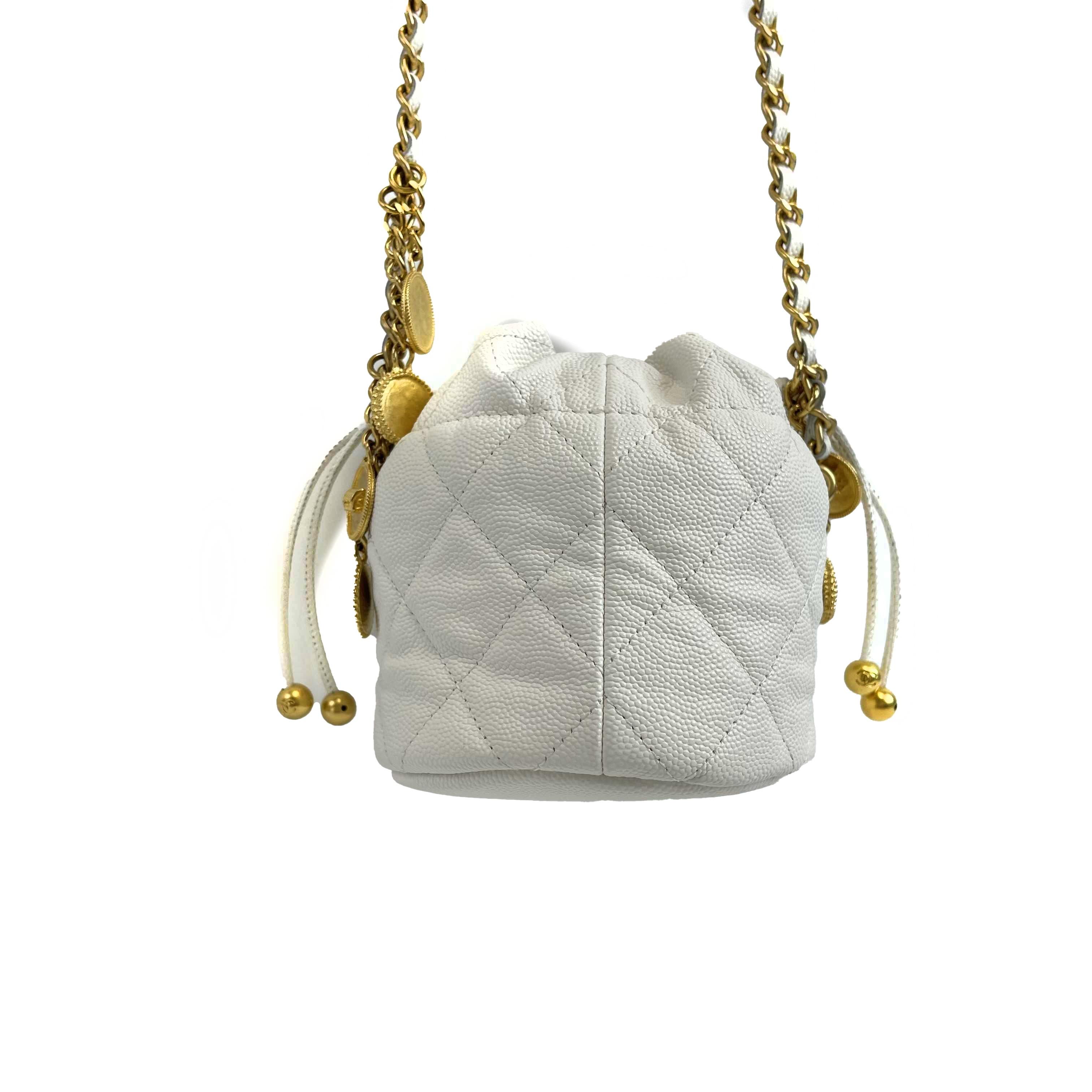 CHANEL - NEW Mini Bucket Bag - White CaviAr Leather / GoLd 10 Coins CC Crossbody

Description

* White quilted, pebbled leather
* Gold hardware
* Gold interlocking CC logo on front
* White leather and chain intertwined shoulder strap
* Ten gold