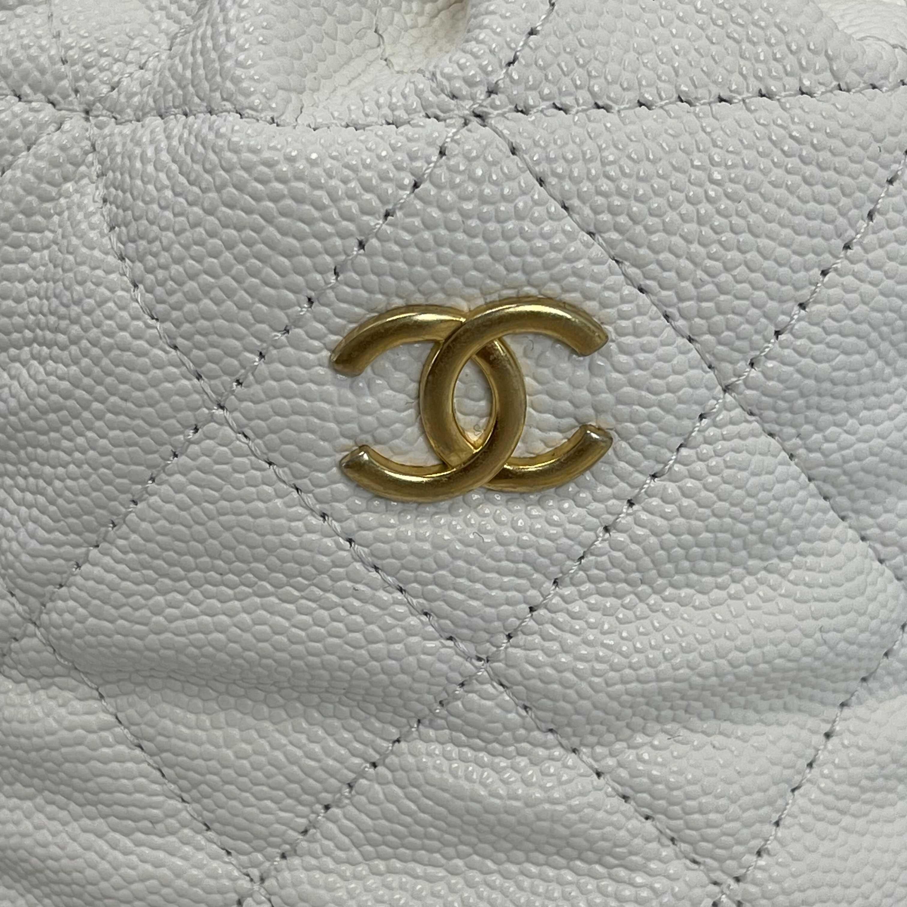 CHANEL - NEW Mini Bucket Bag - White Caviar Leather / Gold 10 Coins CC Crossbody For Sale 2