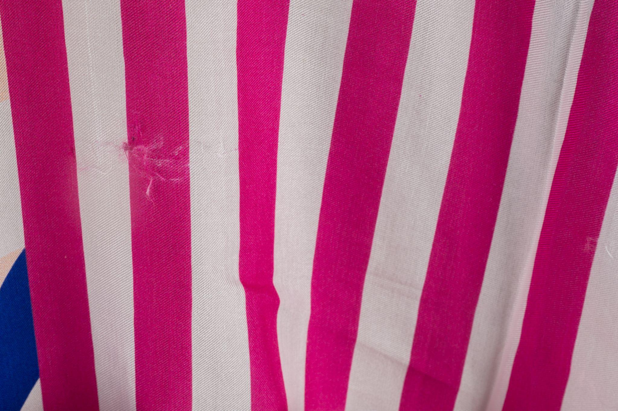 Scialle in seta a righe multiple di Chanel New &New in vendita 1