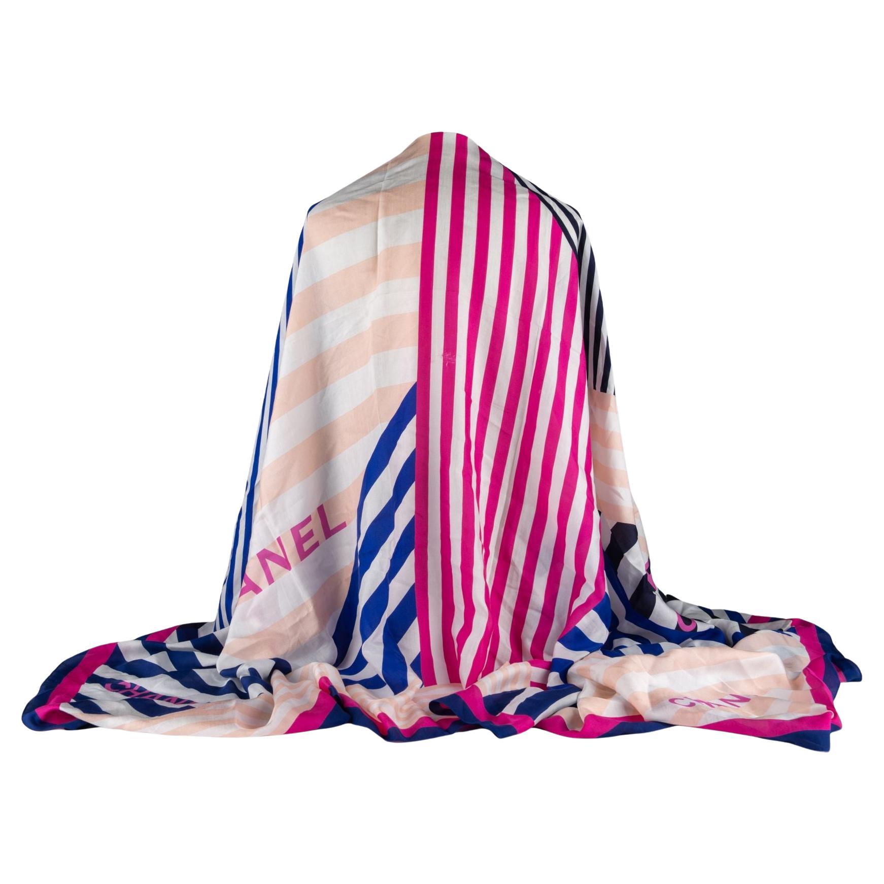 Chanel Nuevo chal de seda multirayas