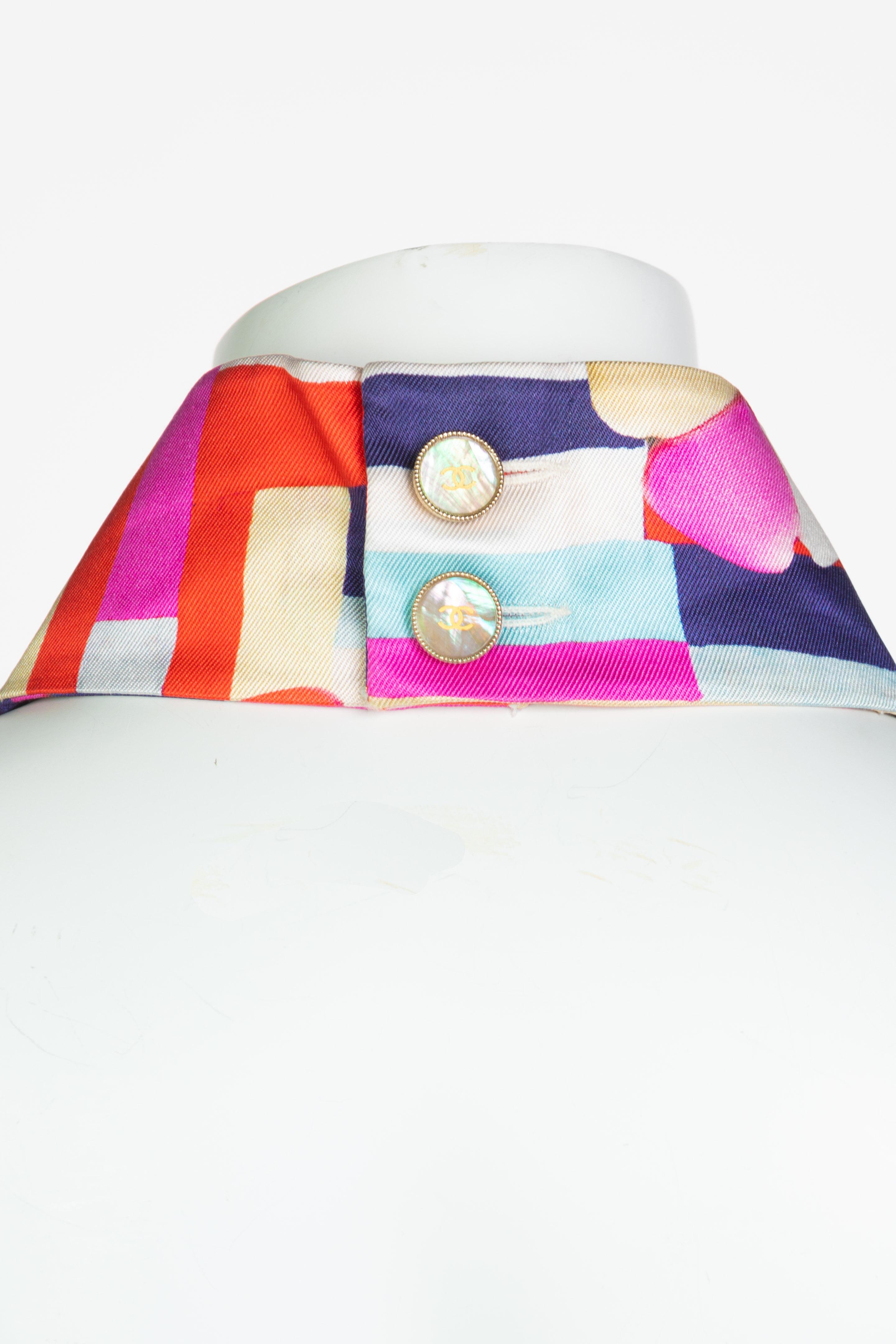 Chanel - Robe longue croisière à imprimé multicolore et découpes dans le dos, état neuf, 2016, avec étiquettes en vente 5