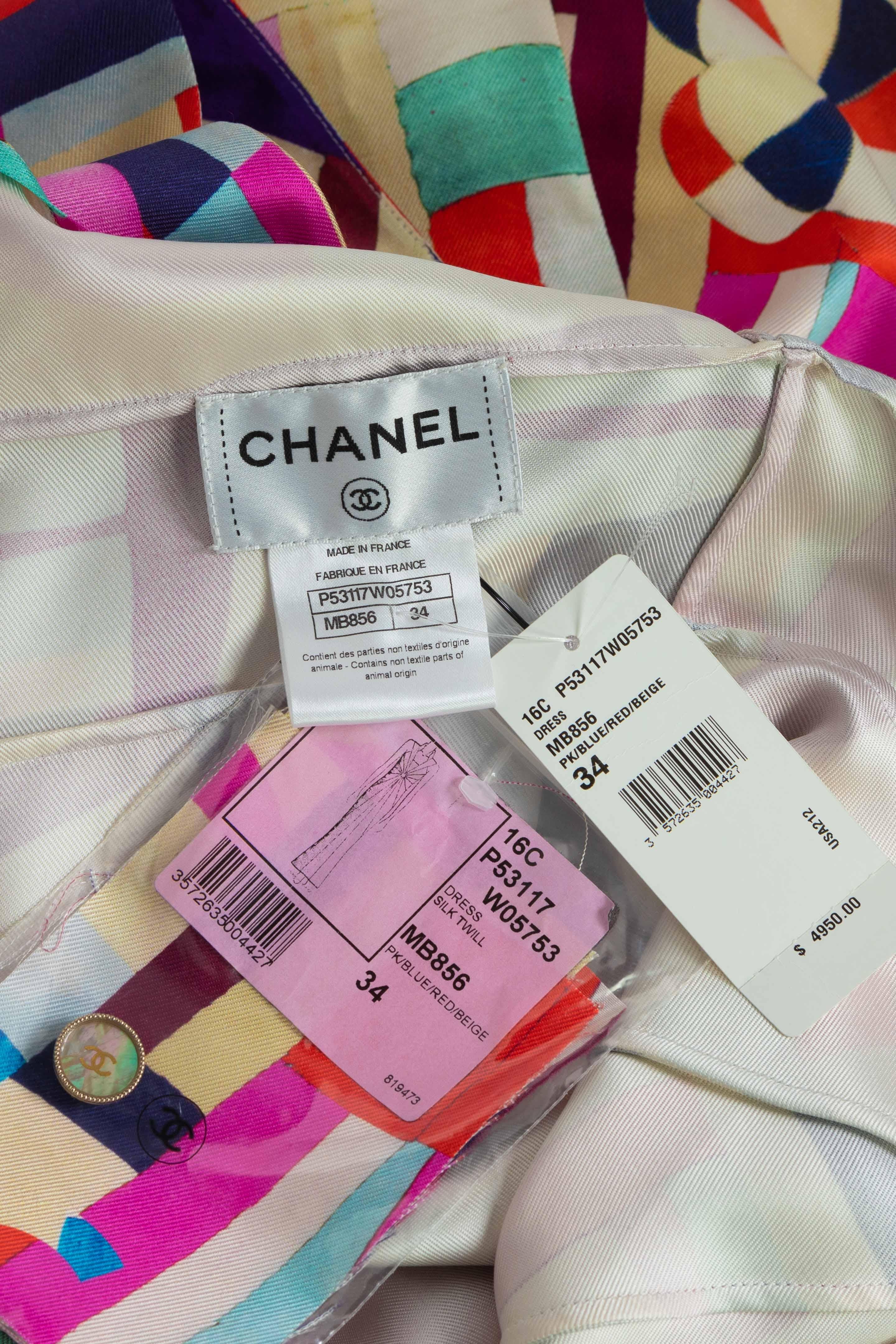 Chanel - Robe longue croisière à imprimé multicolore et découpes dans le dos, état neuf, 2016, avec étiquettes en vente 6