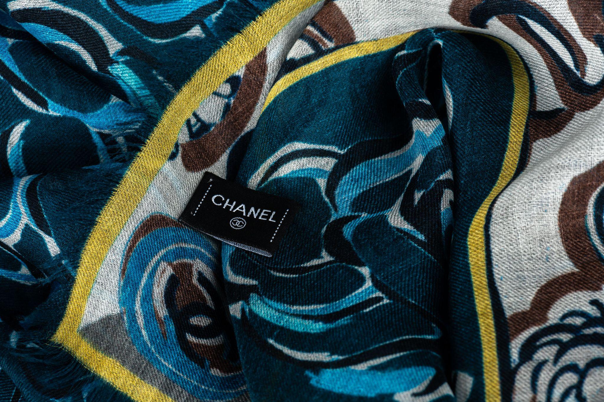 Chanel new camellia Kaschmirschal in navy, grün, gelb, schwarz . Original-Pflegeetikett.