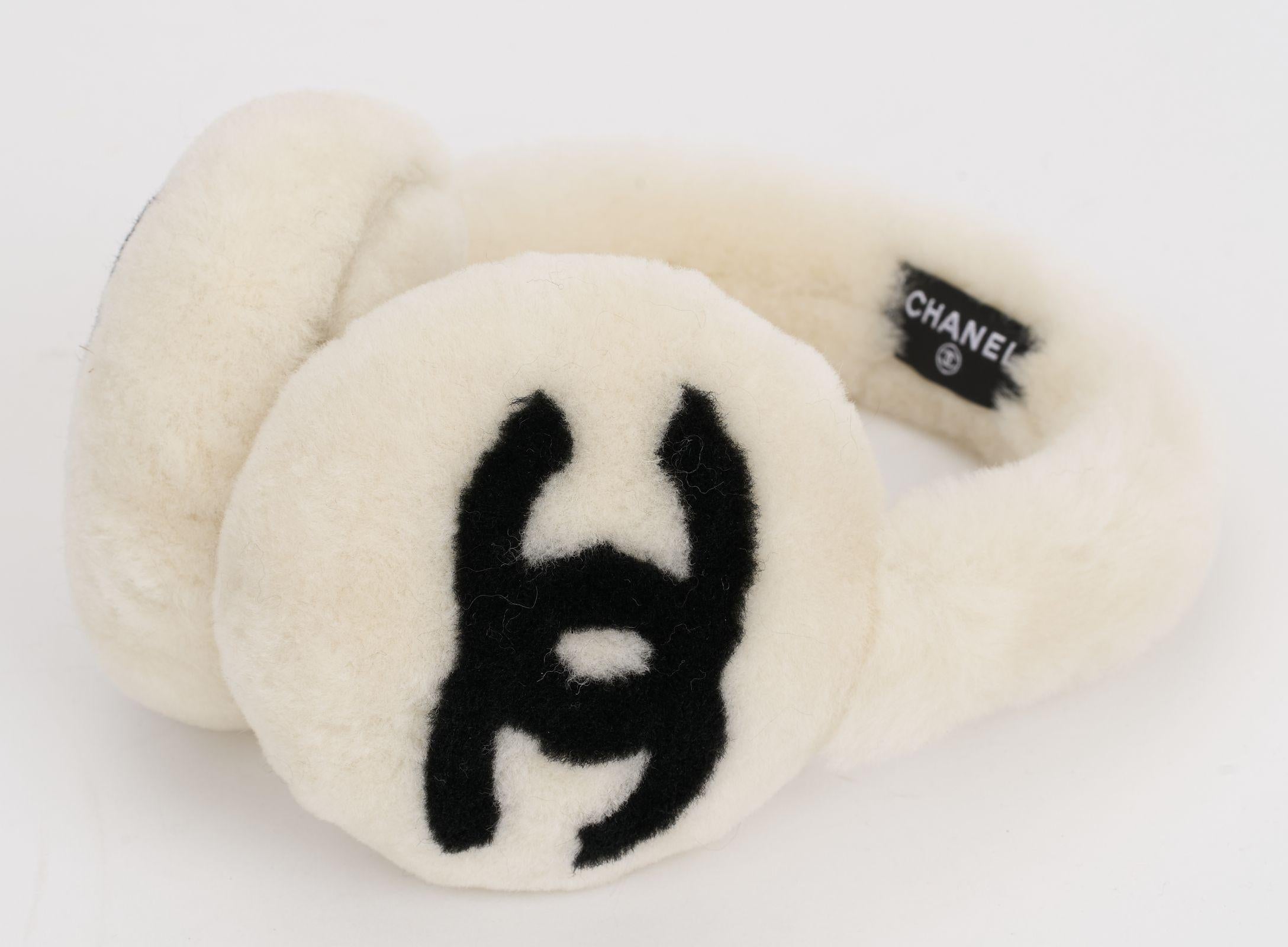 Chanel New Off White Fur Logo Earmuffs In New Condition In West Hollywood, CA