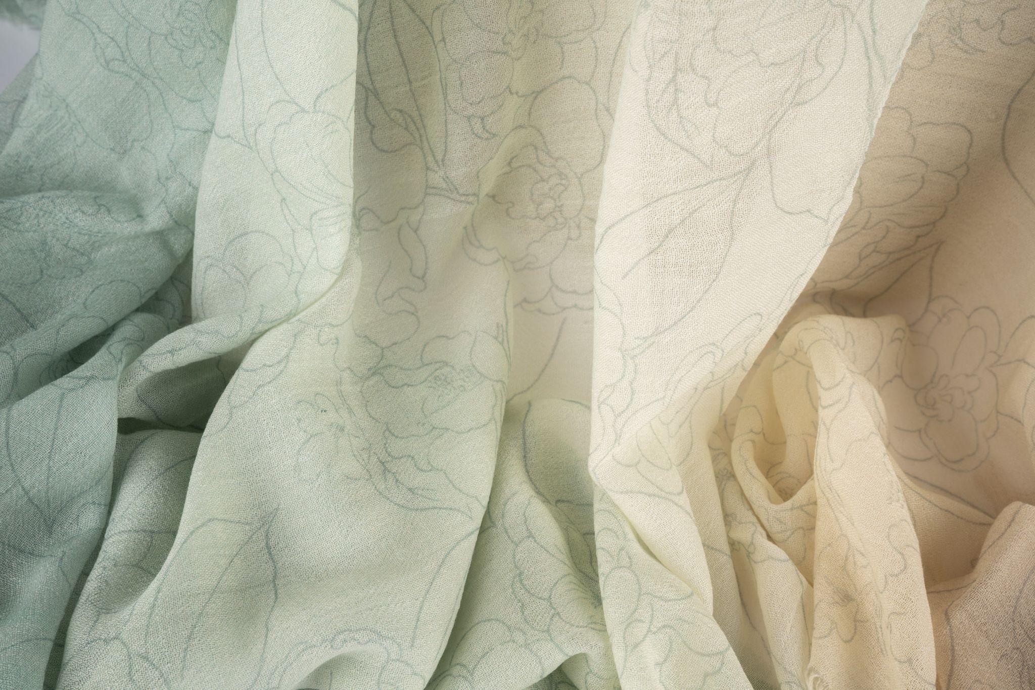 Chanel Nuevo chal de cachemira ombre Marrón en venta