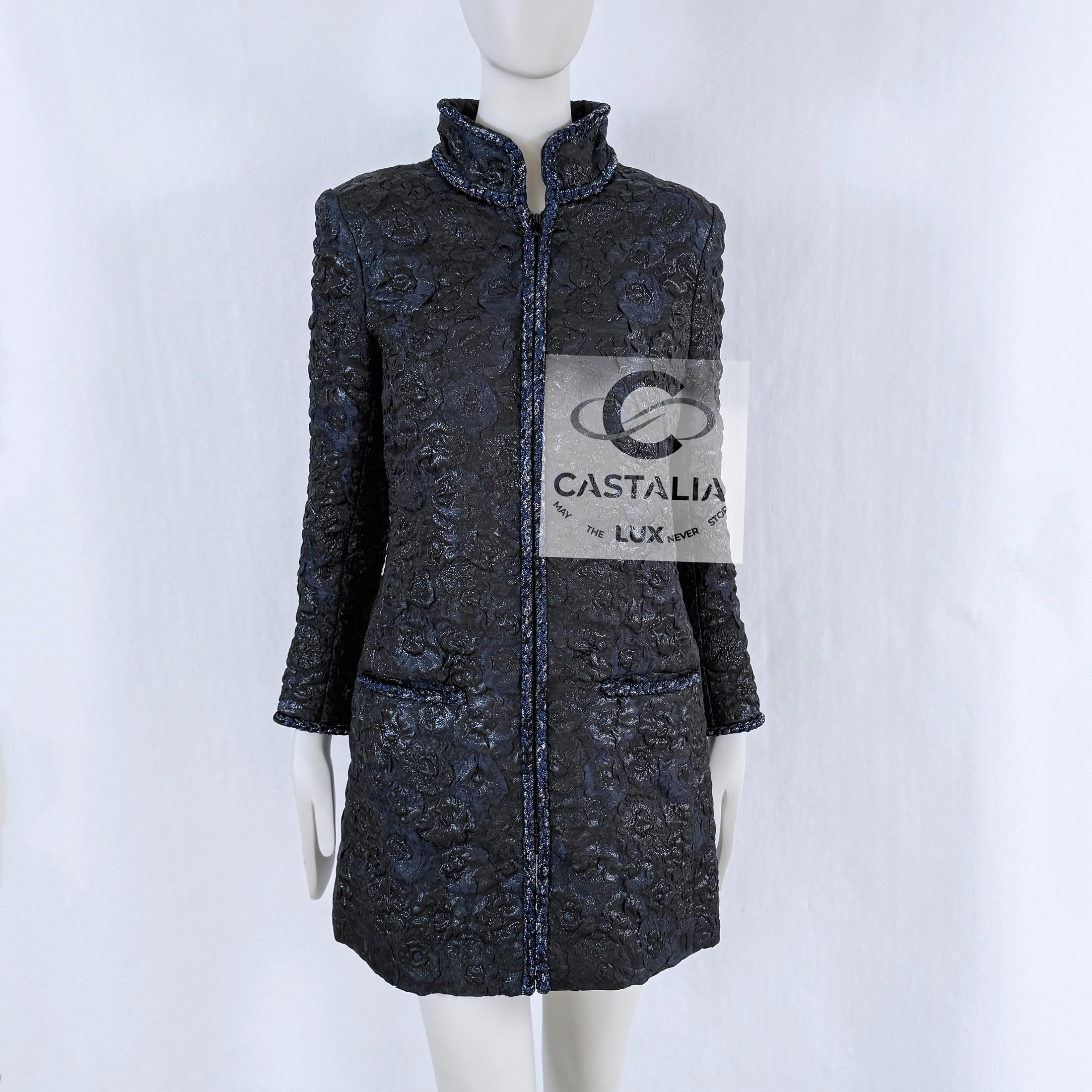 Chanel New Opulent Jacquard Jacket with Camellias 36 FR In New Condition For Sale In Dubai, AE