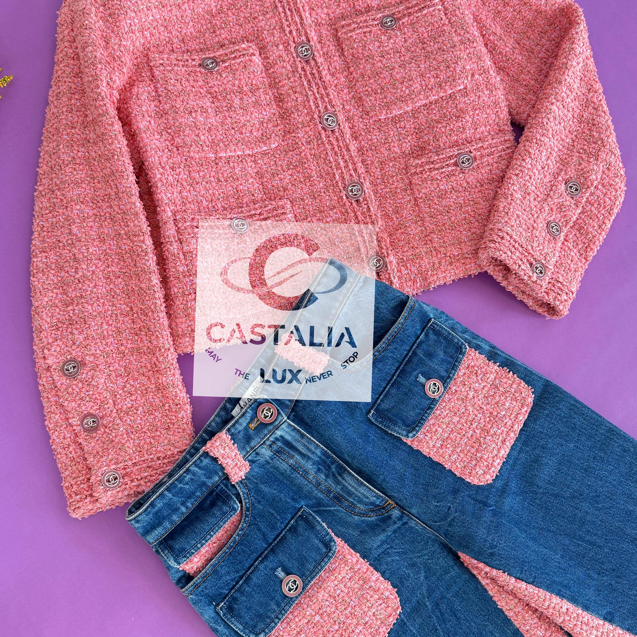 Chanel New Outstanding Tweed Jacket and Jeans Ensemble 38 FR For Sale 5
