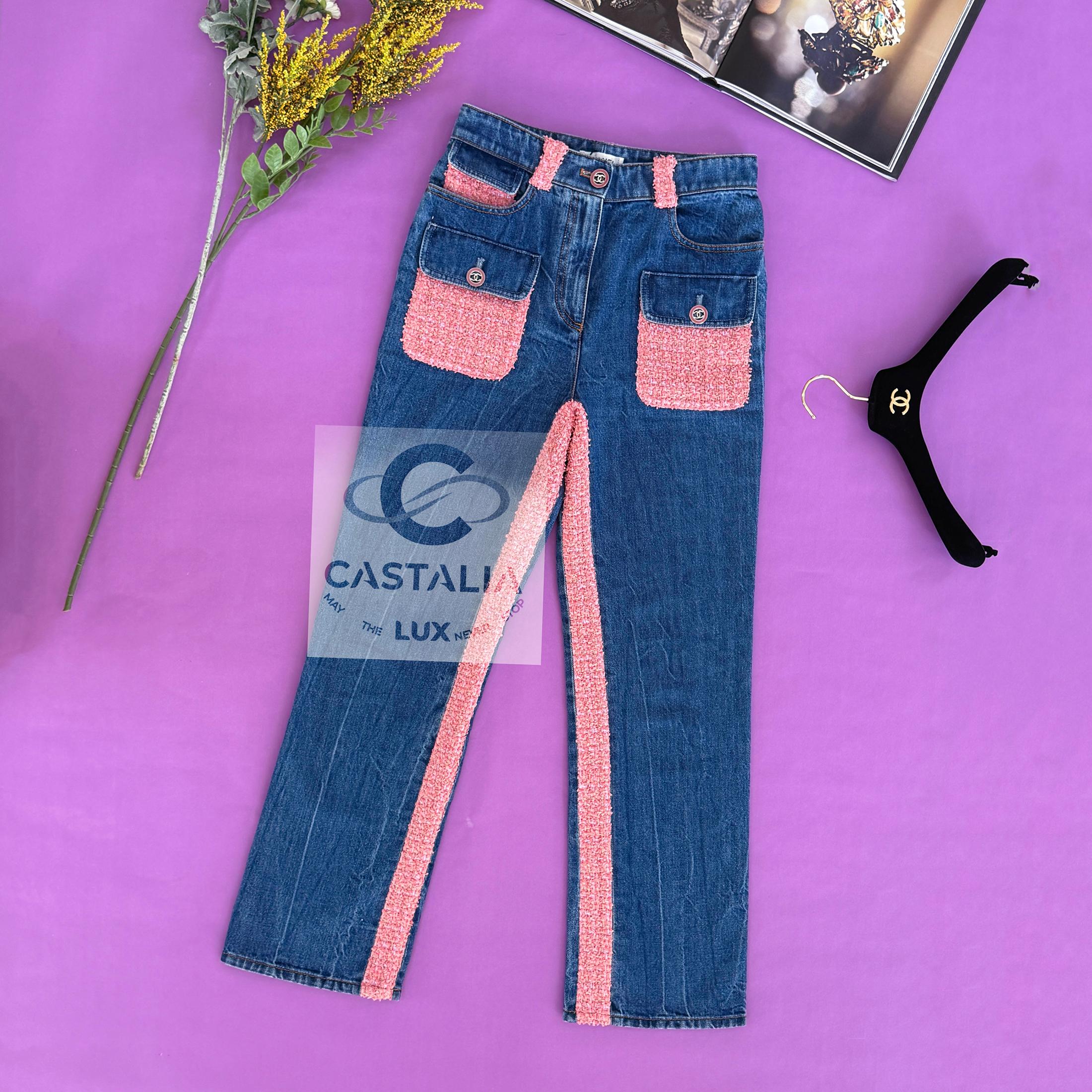 Chanel New Outstanding Tweed Jacket and Jeans Ensemble 38 FR For Sale 8