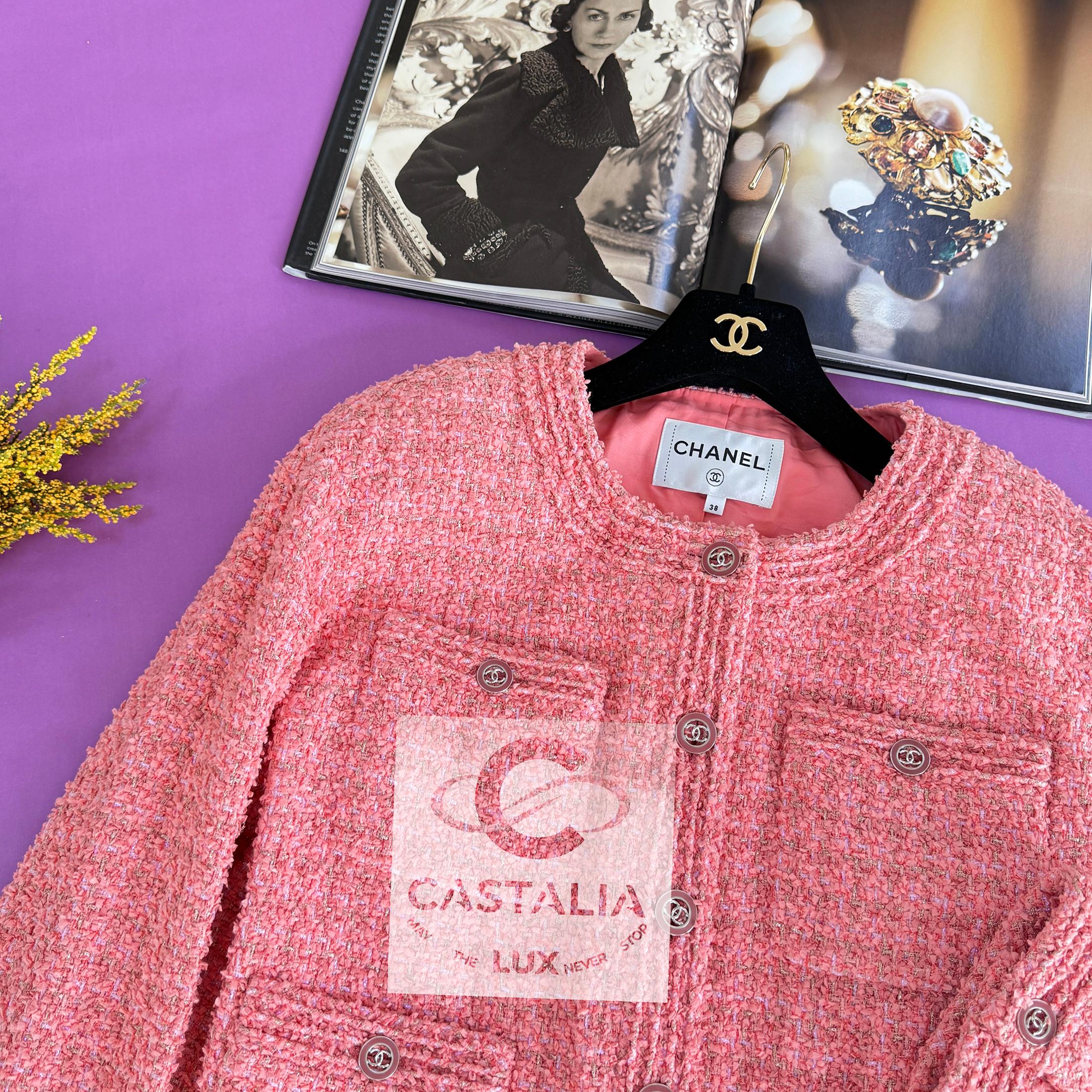 Chanel New Outstanding Tweed Jacket and Jeans Ensemble 38 FR For Sale 11