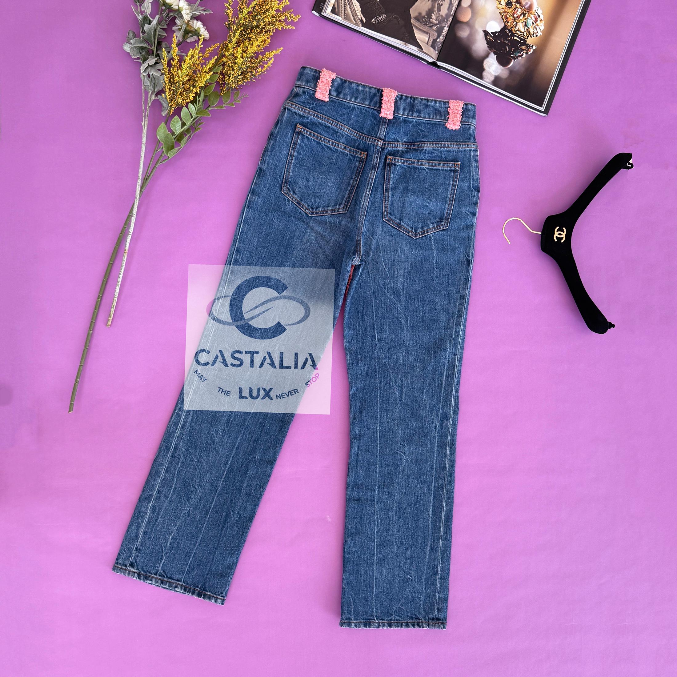 Chanel New Outstanding Tweed Jacket and Jeans Ensemble 38 FR For Sale 14