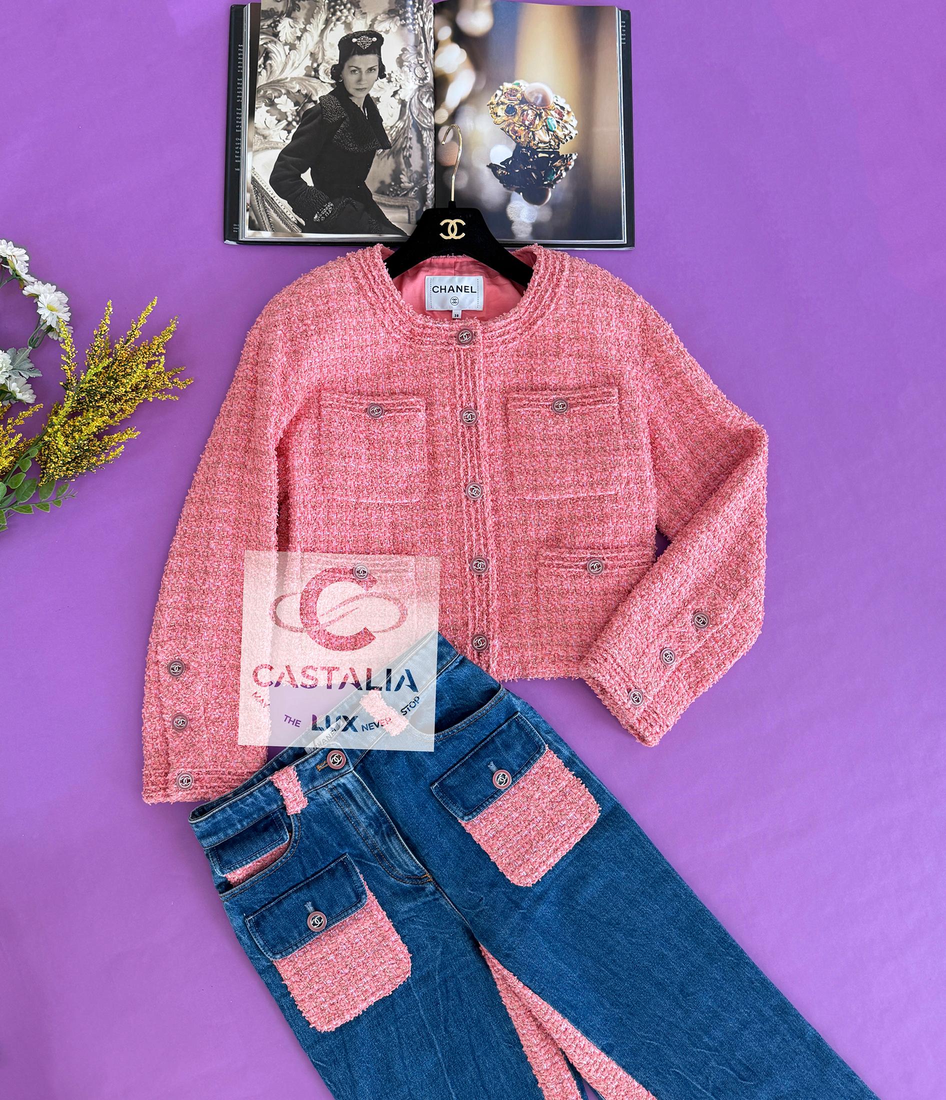 Chanel New Outstanding Tweed Jacket and Jeans Ensemble 38 FR For Sale 4