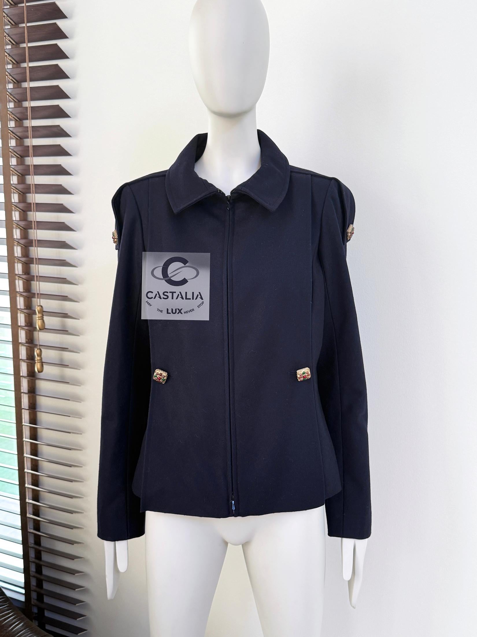 Chanel New Paris / Byzance Chaqueta Gripoix Buttons 40 FR en Nuevo estado para la venta en Dubai, AE