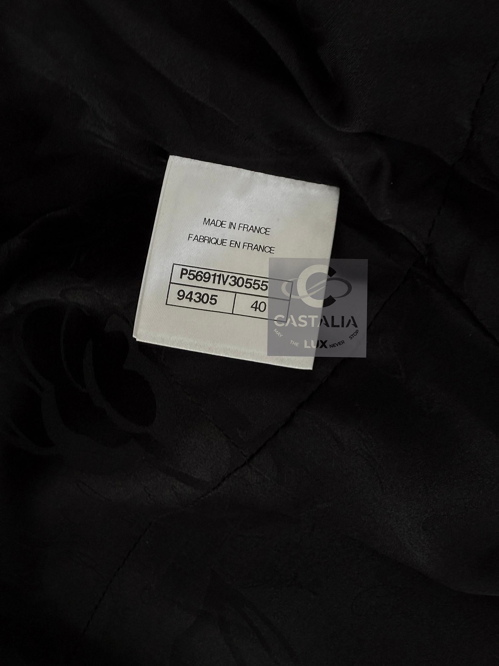 Chanel New Paris / Cosmopolite Black Tweed Jacket 40 FR For Sale 15