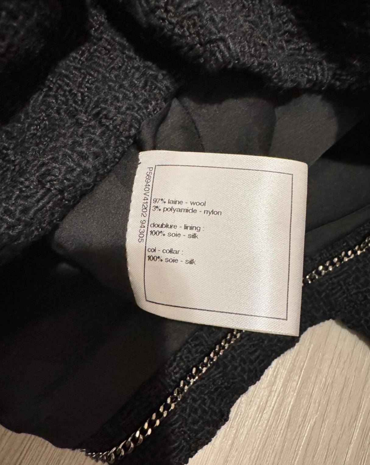 Chanel New Paris / Cosmopolite It-Girl Black Tweed Jacket For Sale 14