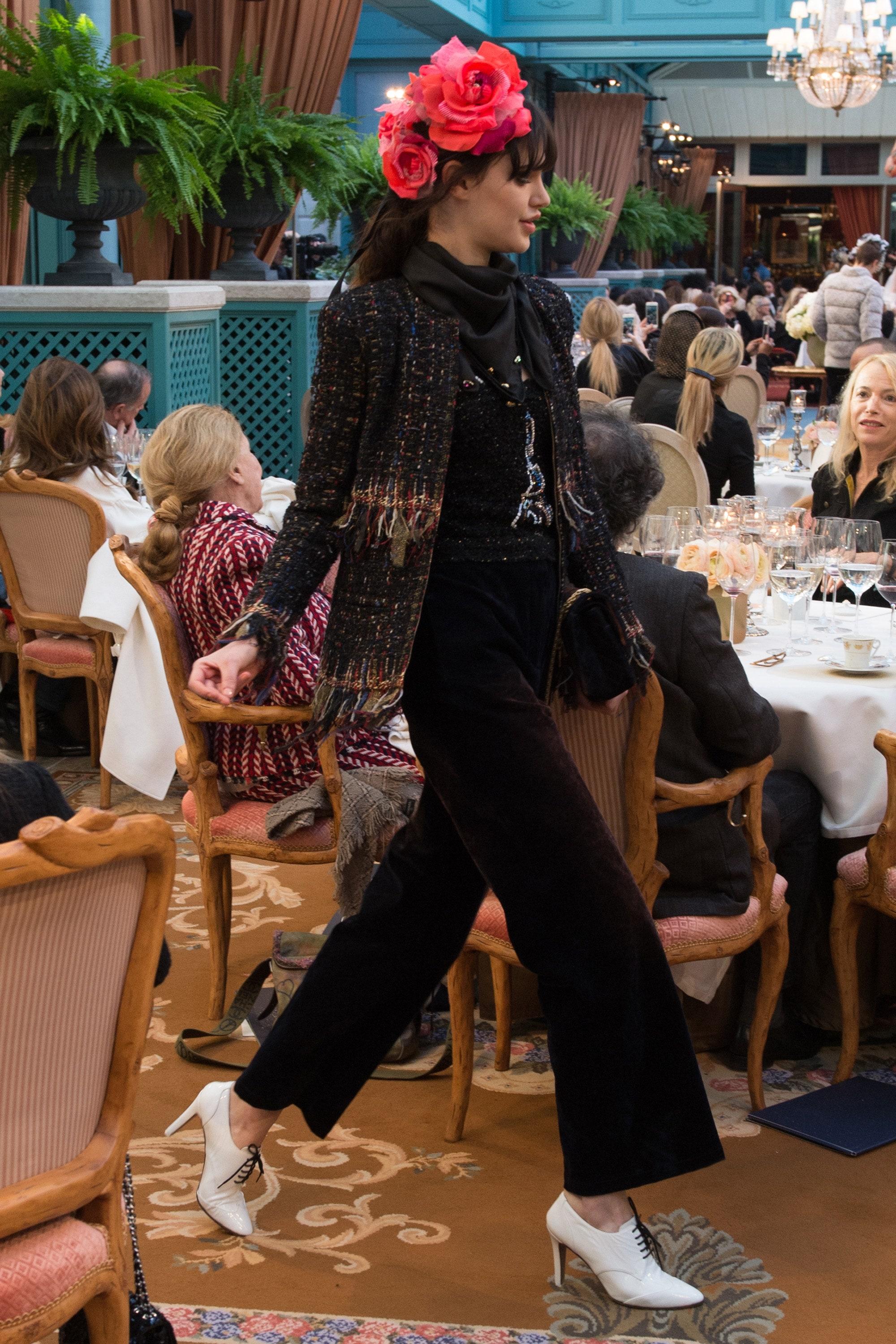 Veste en tweed à rubans cosmopolite Chanel, Paris, Neuf Unisexe en vente