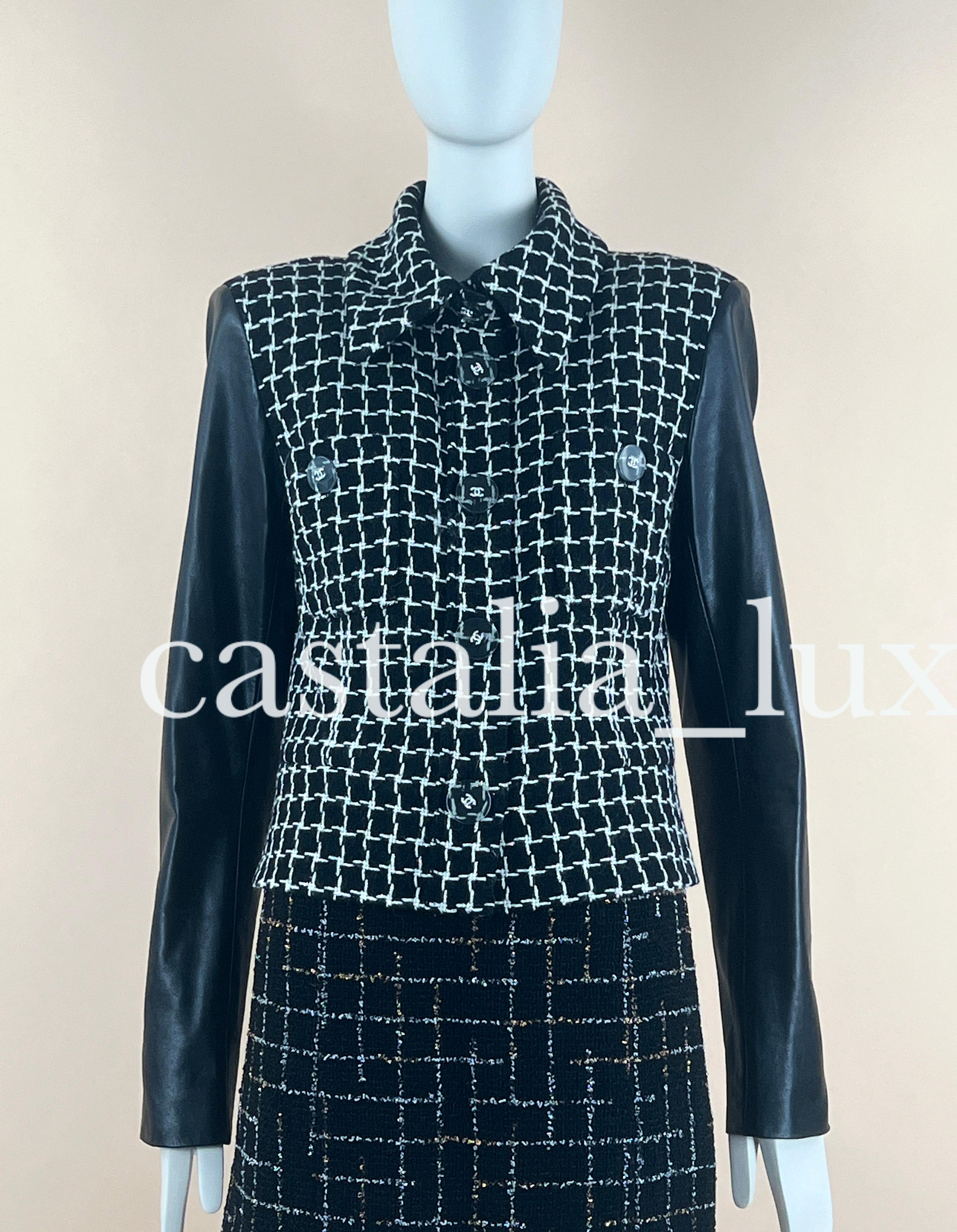 Chanel New Paris / Cosmopolite Runway Jacket In New Condition For Sale In Dubai, AE