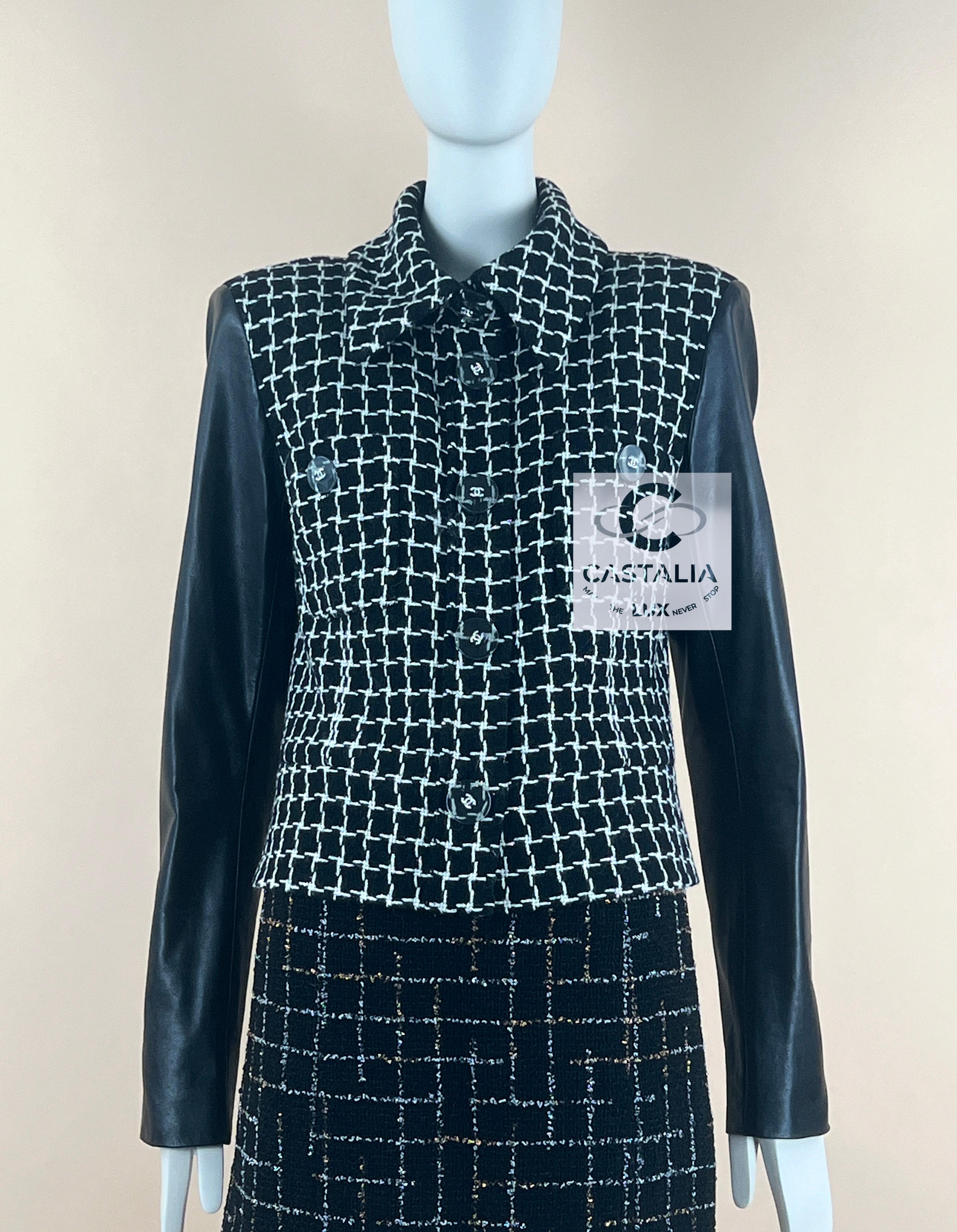 Chanel New Paris Cosmopolite Runway Jacket In New Condition In Dubai, AE