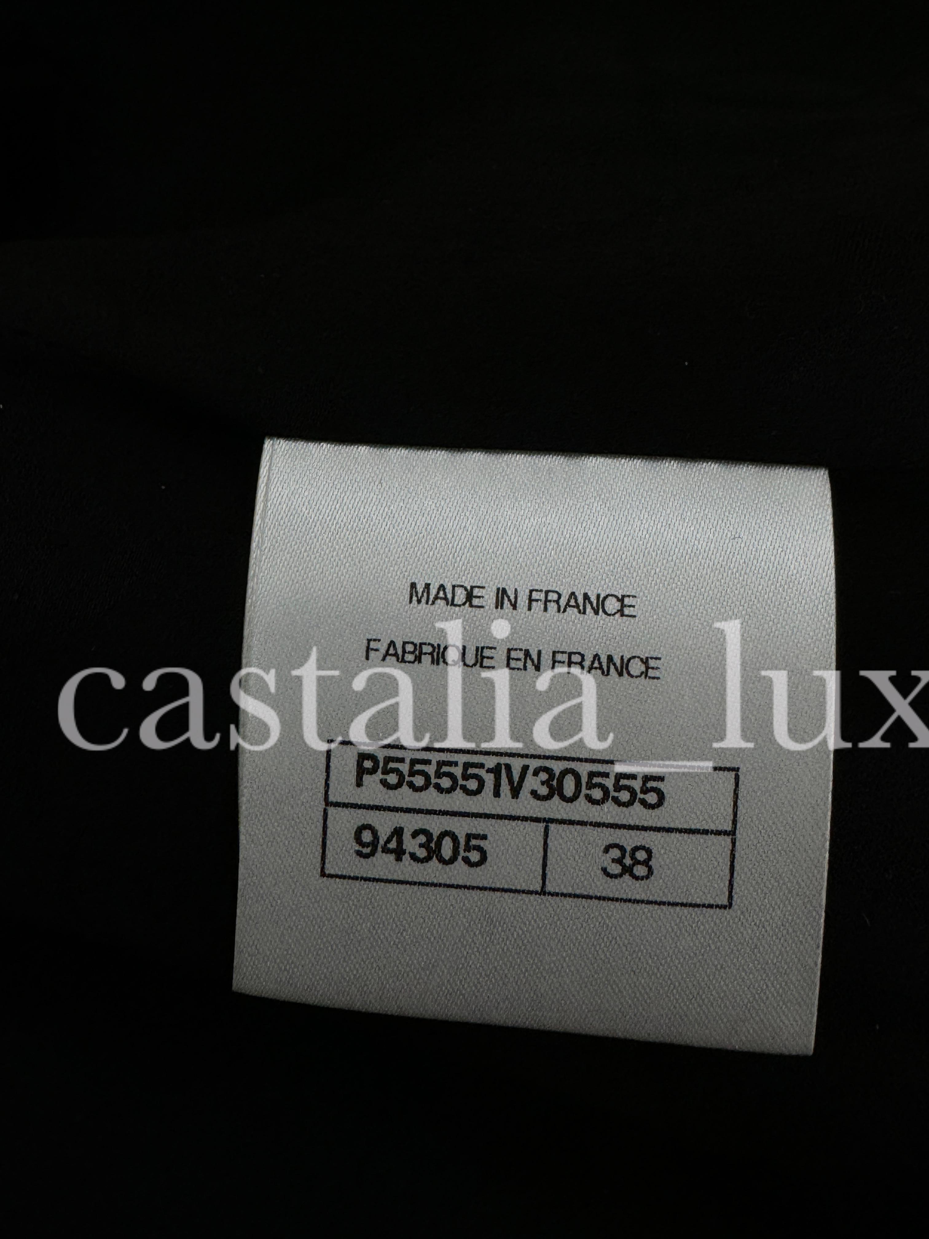 Chanel New Paris / Cuba Veste en tweed noir 12