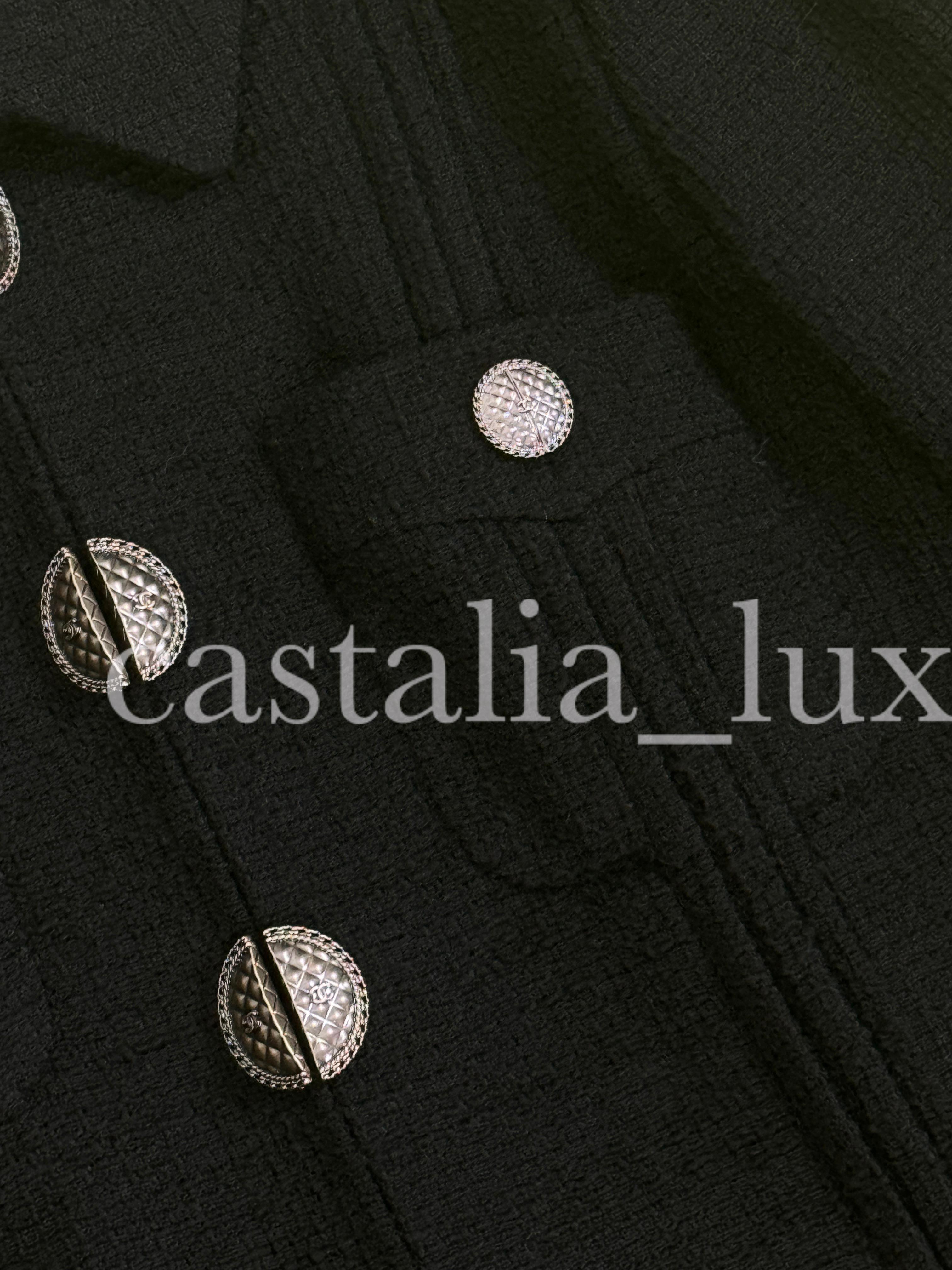 Chanel New Paris / Cuba Veste en tweed noir 4