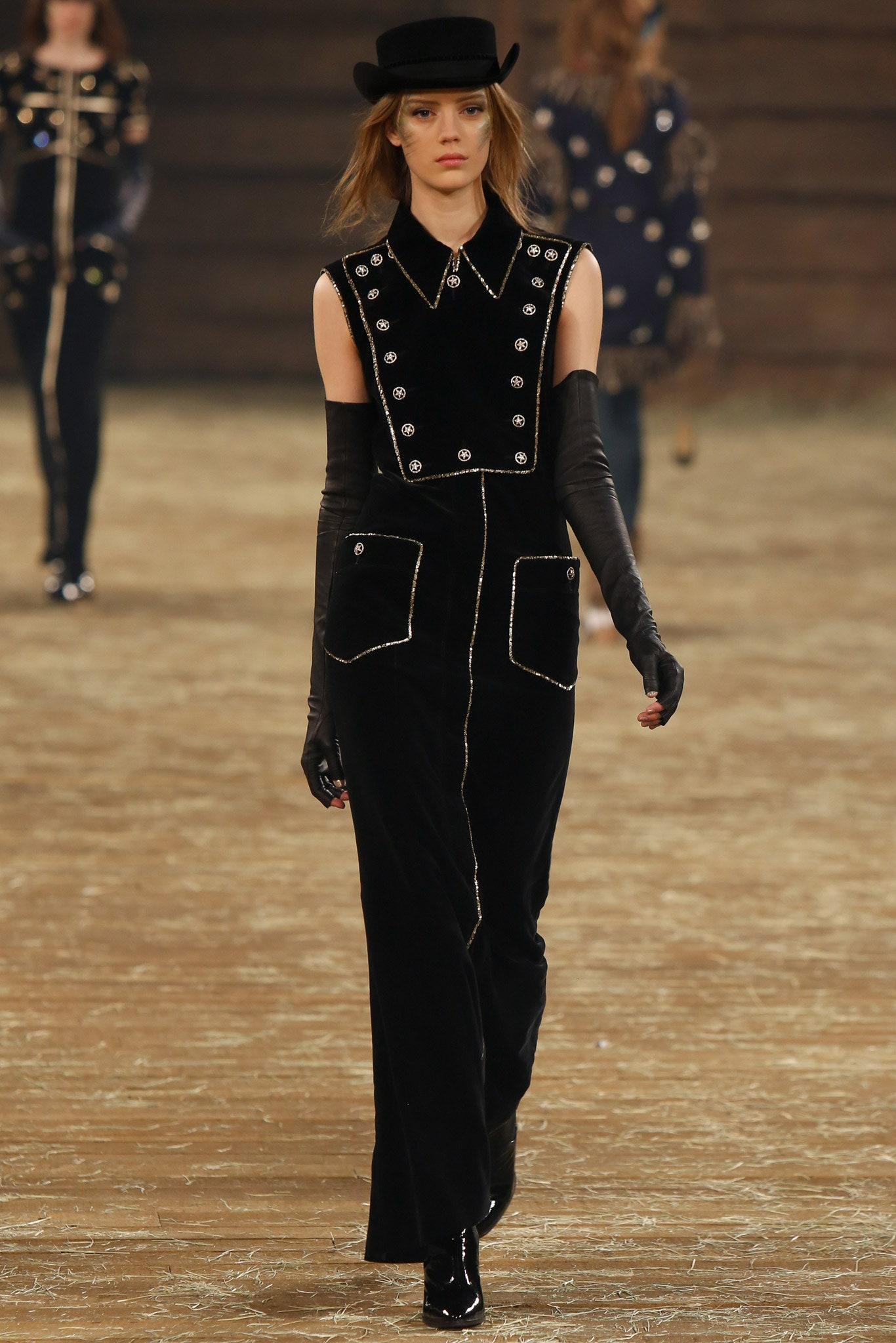 New stunning Chanel black tweed dress from Paris / DALLAS Collection, 2014 Metiers d'Art 
- CC logo Star buttons - 16 pieces!
- concealed zip at back, black silk lining
Size mark 36 FR. Condition: never worn.
