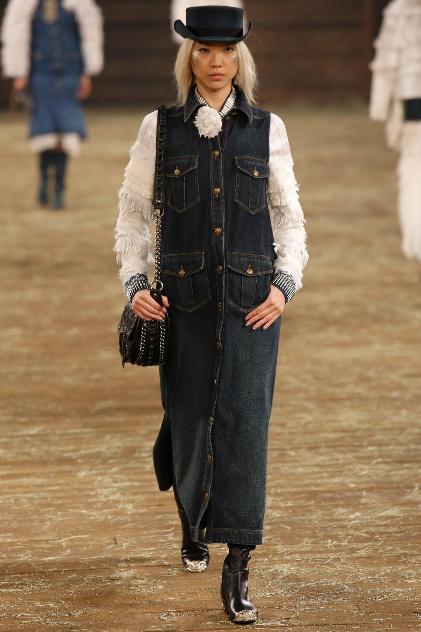 New Chanel maxi denim vest from Catwalk of Paris / DALLAS 2014 Metiers d'Art Collection by Karl Lagerfeld.
- gorgeous CC logo jewel 'star' buttons
Size mark 46 FR. Tag attached.
