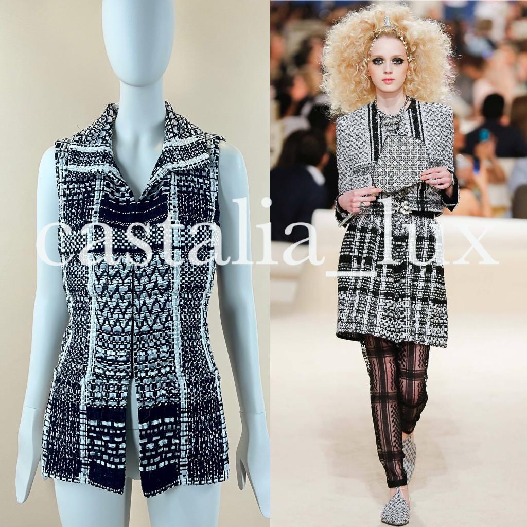 New Chanel vest jacket made of most precious ribbon tweed -- from Catwalk of Paris / DUBAI Cruise Collection my Karl Lagerfeld.
Boutique price was very high
Size mark 38 FR. Never worn.
- CC logo charm at waist