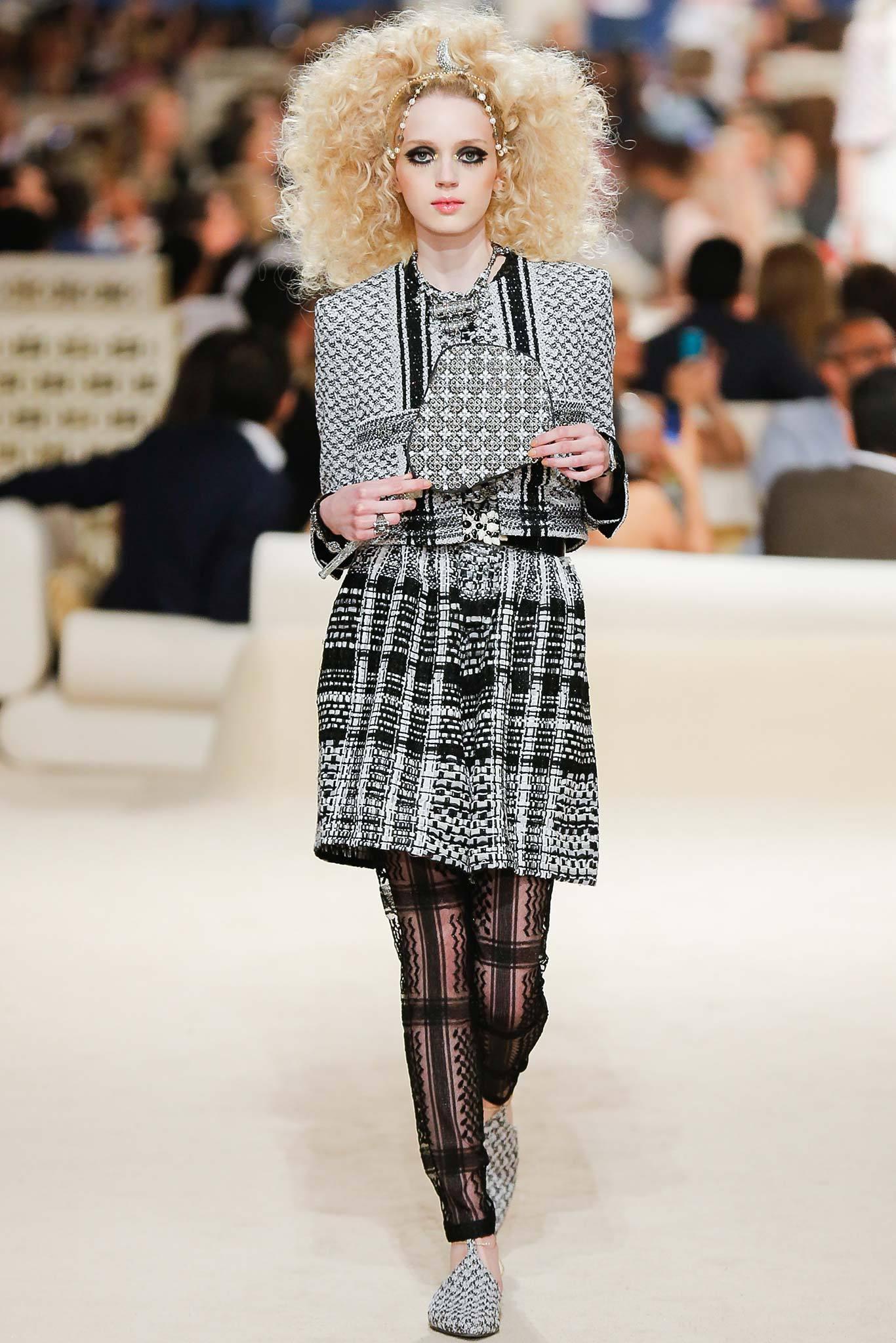Women's or Men's Chanel New Paris / Dubai Ribbon Tweed Vest For Sale