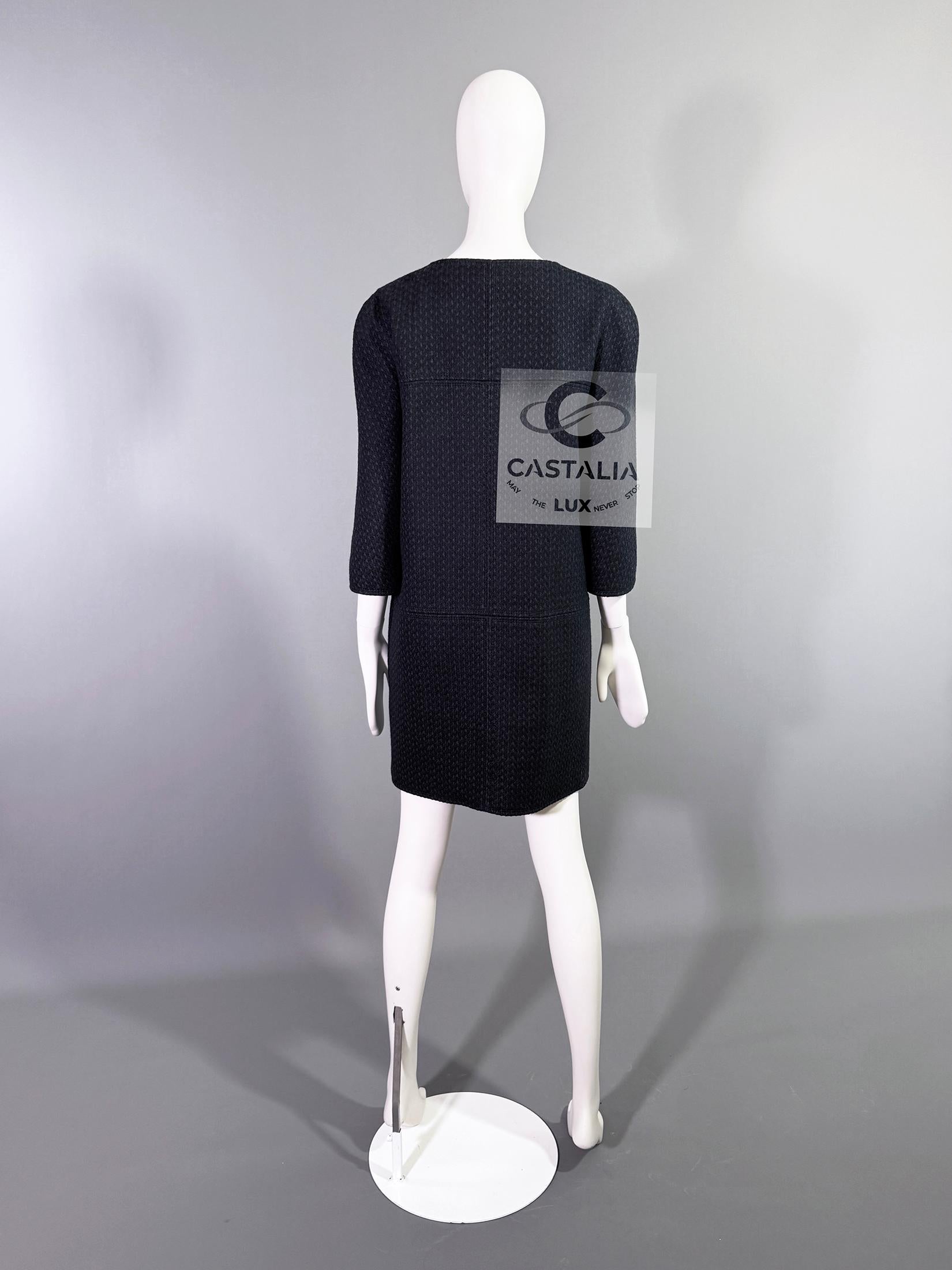 Chanel Nuevo París / Edimburgo CC Botones Abrigo Tweed Negro 38 FR en venta 9
