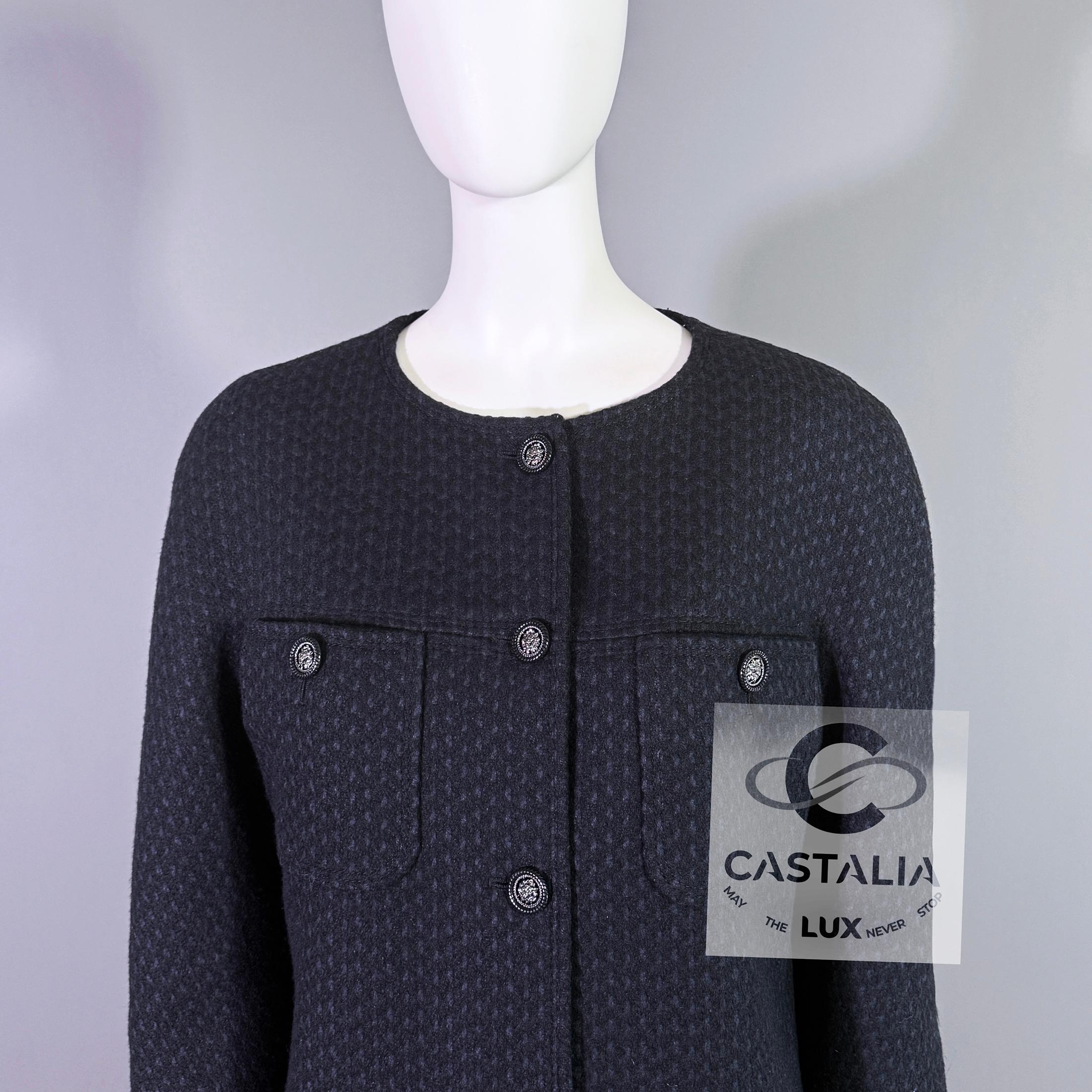Chanel Nuevo París / Edimburgo CC Botones Abrigo Tweed Negro 38 FR en Nuevo estado para la venta en Dubai, AE