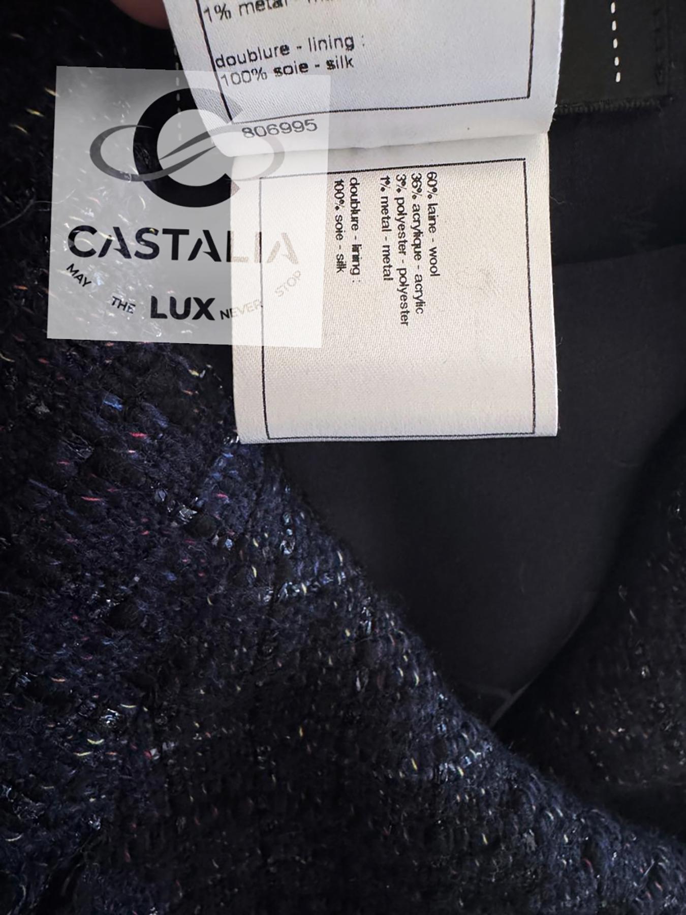 Chanel Nueva París / Edimburgo CC Gripoix Botones Chaqueta 38 FR en venta 7