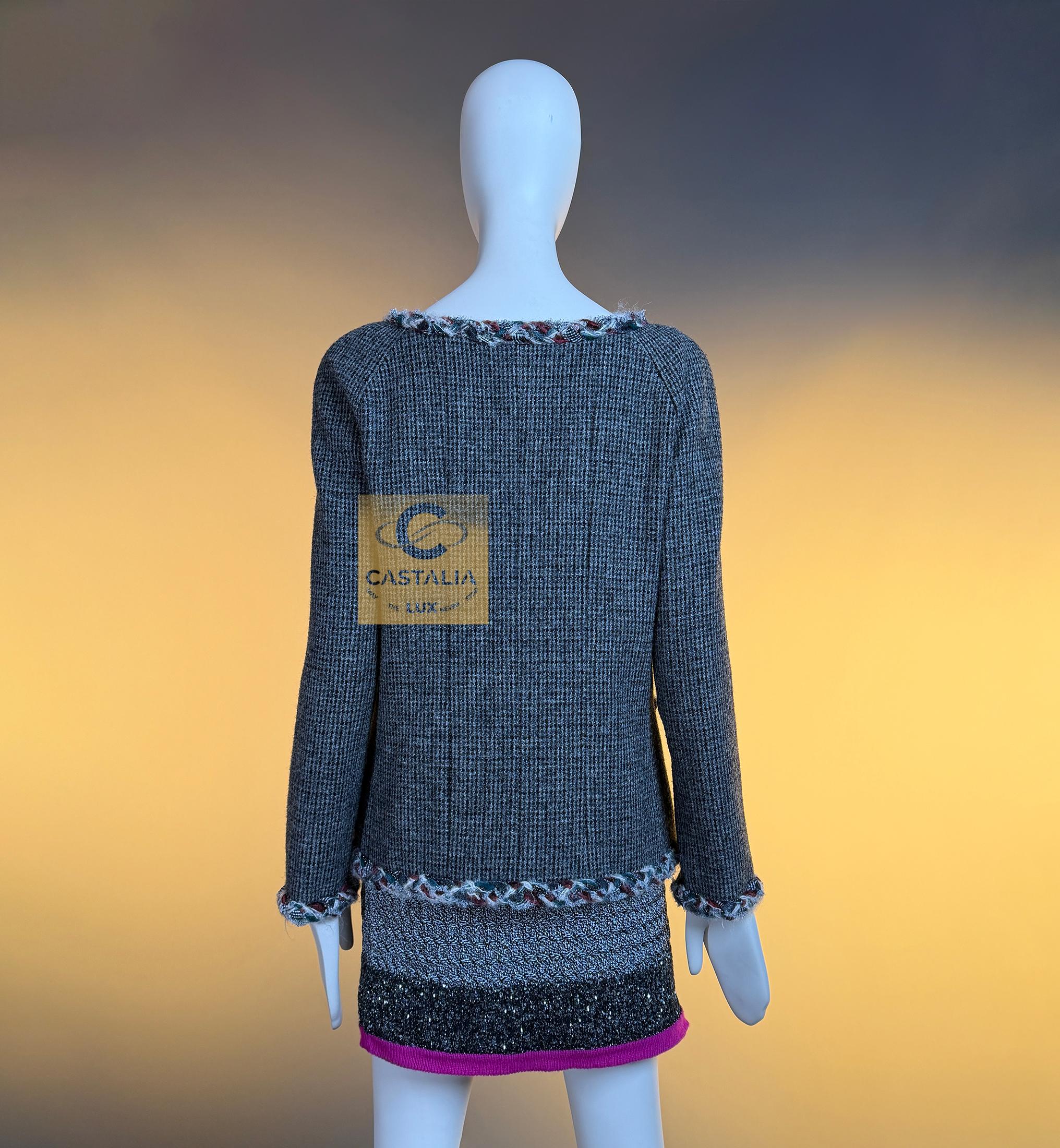 Chanel New Paris / Edinburgh CC Gripoix Buttons Tweed Jacket 40 FR in vendita 10