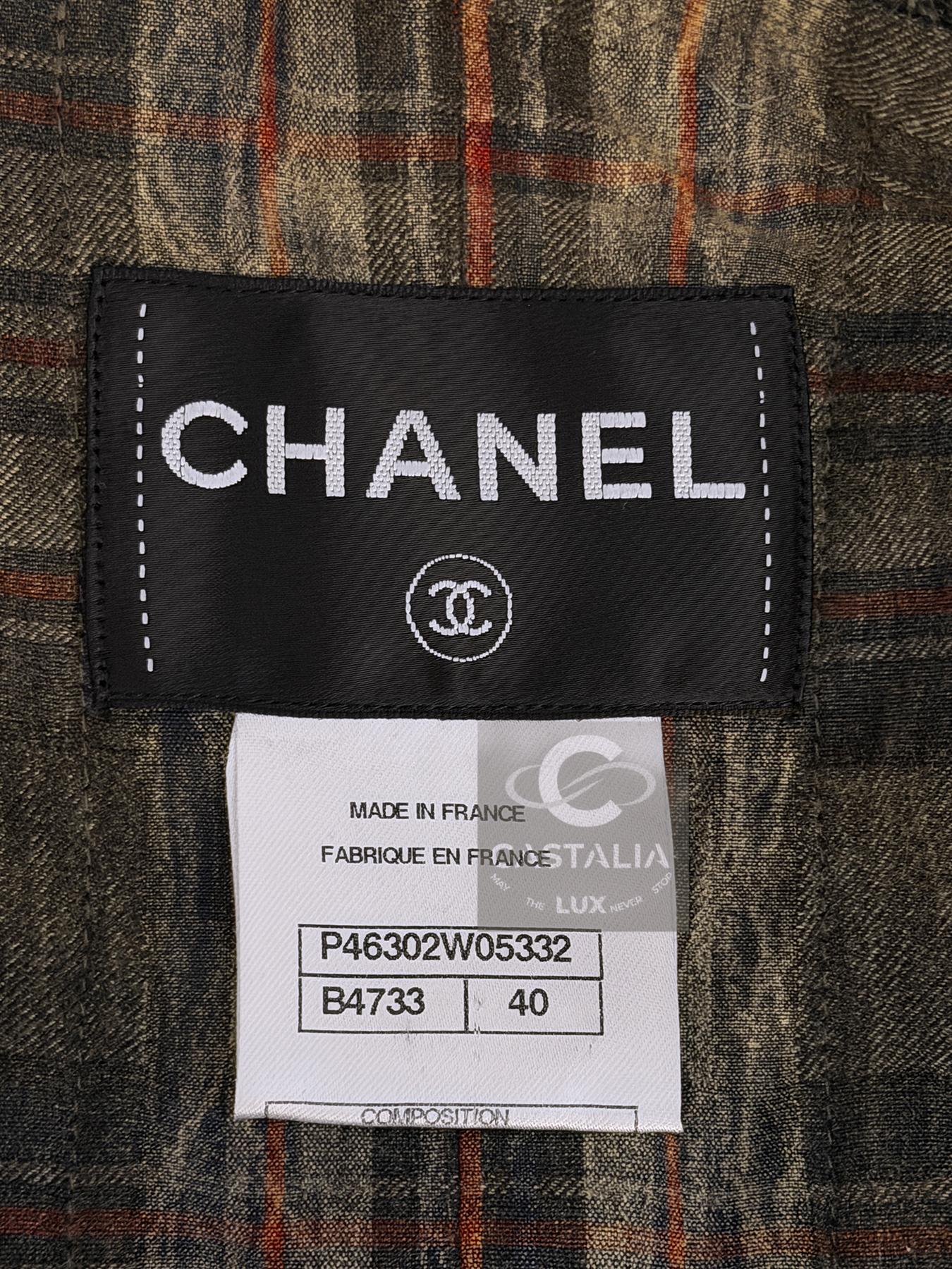 Chanel New Paris / Edinburgh CC Gripoix Buttons Tweed Jacket 40 FR in vendita 12