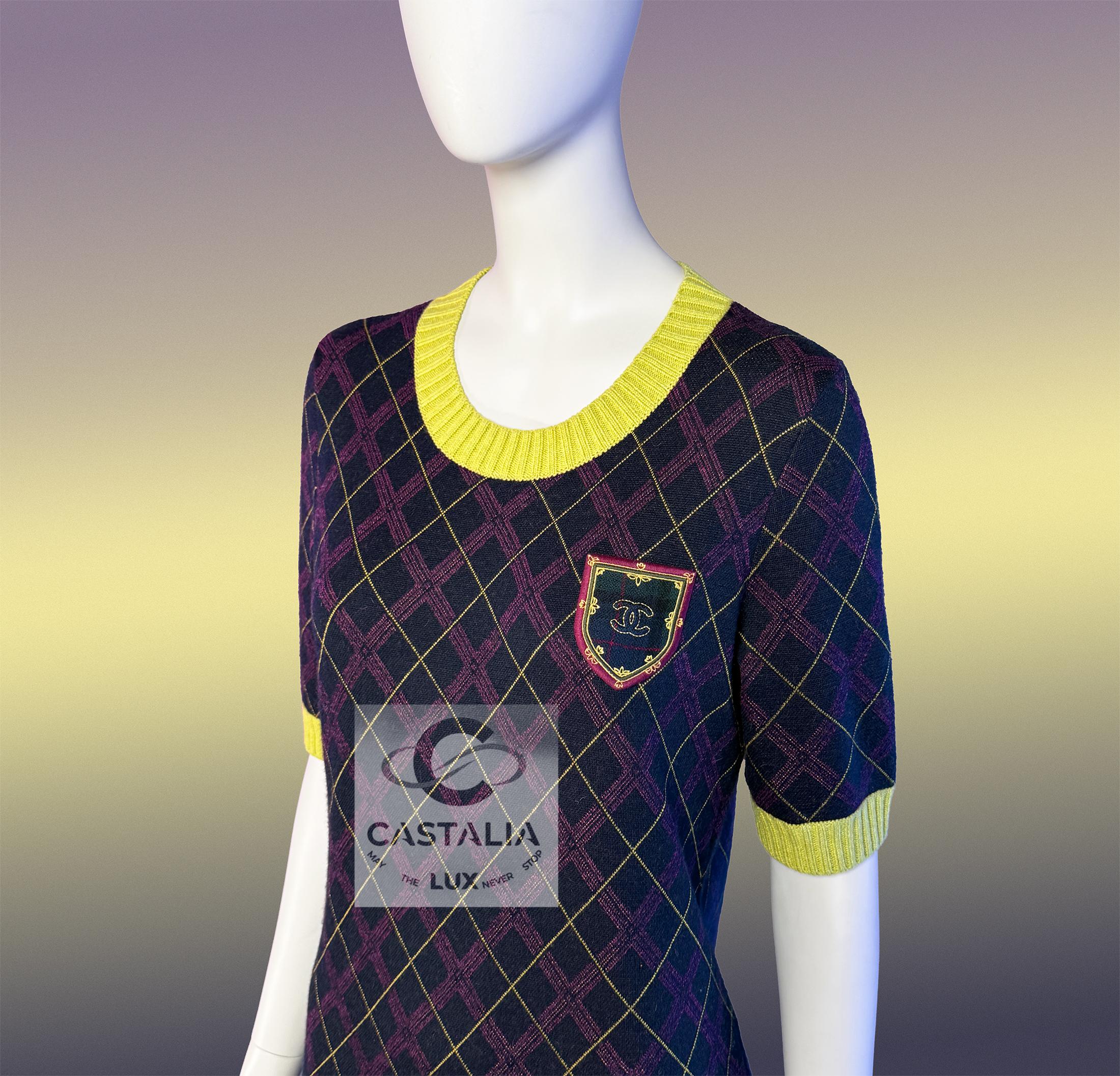 Chanel Nuevo París / Edimburgo CC Logo Patch Vestido de tartán en venta 3